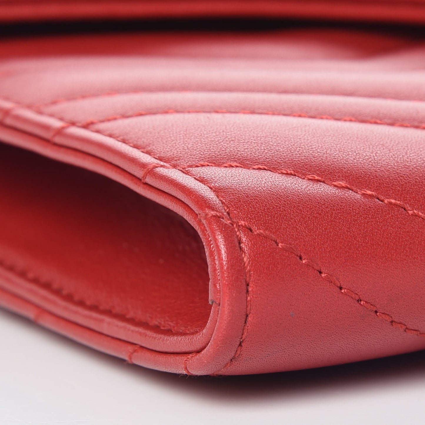Calfskin Matelasse Mini GG Marmont Chain Wallet Hibiscus Red