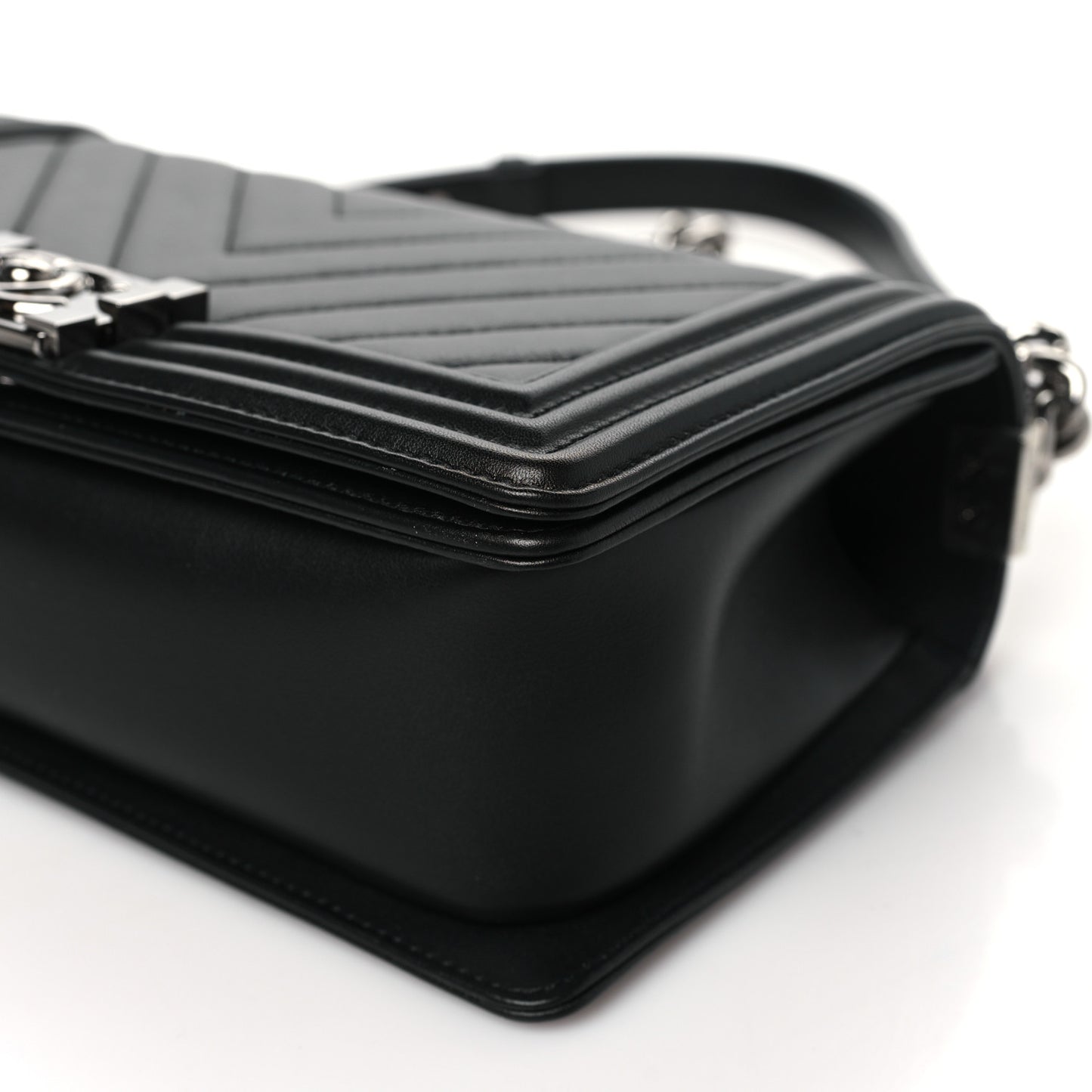 Calfskin Chevron Quilted Medium Boy Flap Black