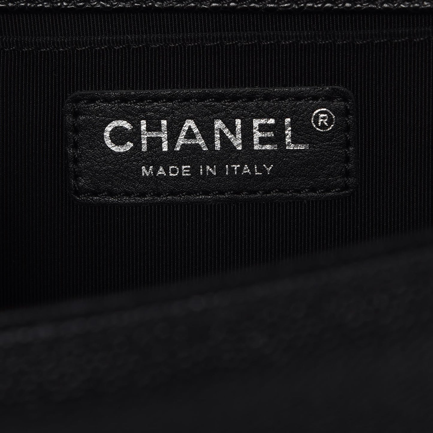 Caviar Quilted Medium Boy Flap Black