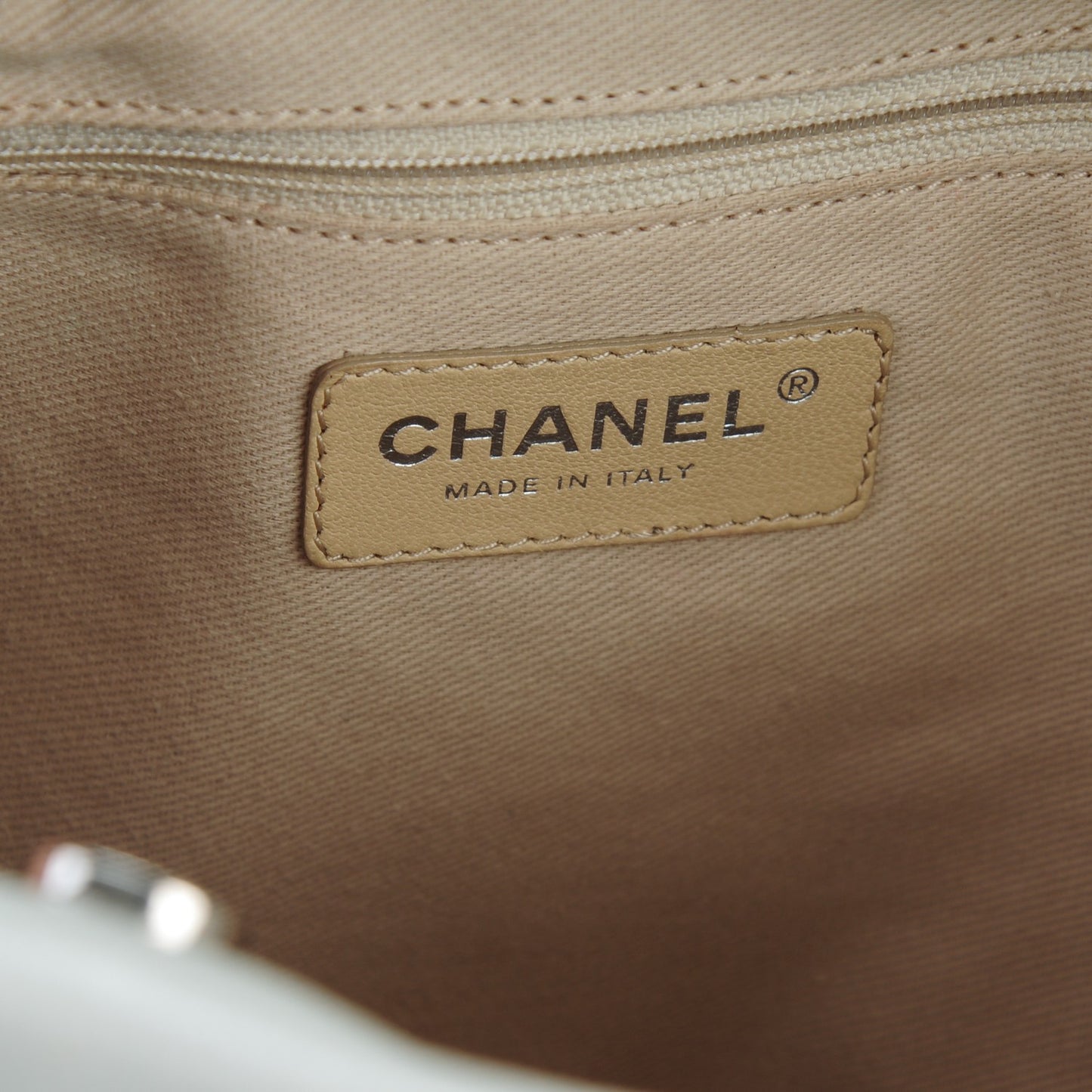 Caviar CC Tote Light Grey