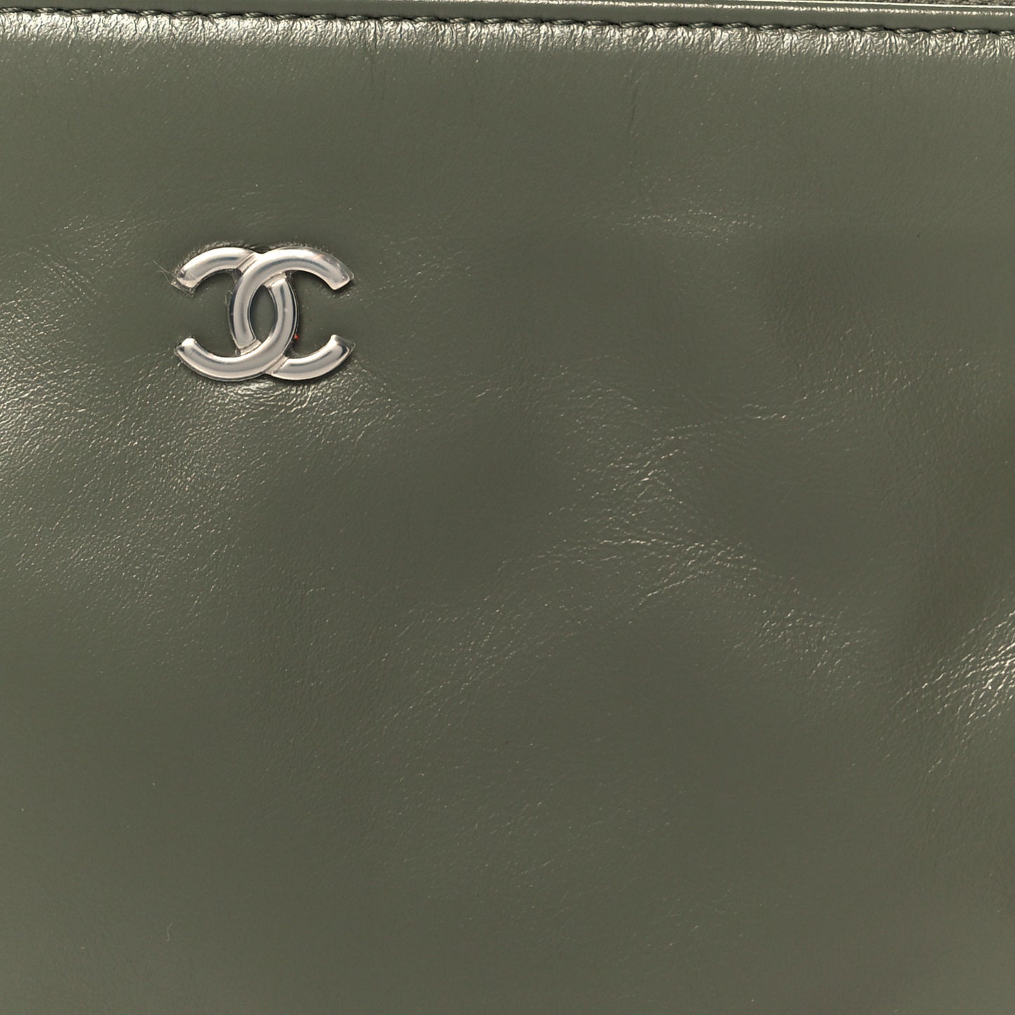 Shiny Calfskin Chanel 22 Removable Pouch Green