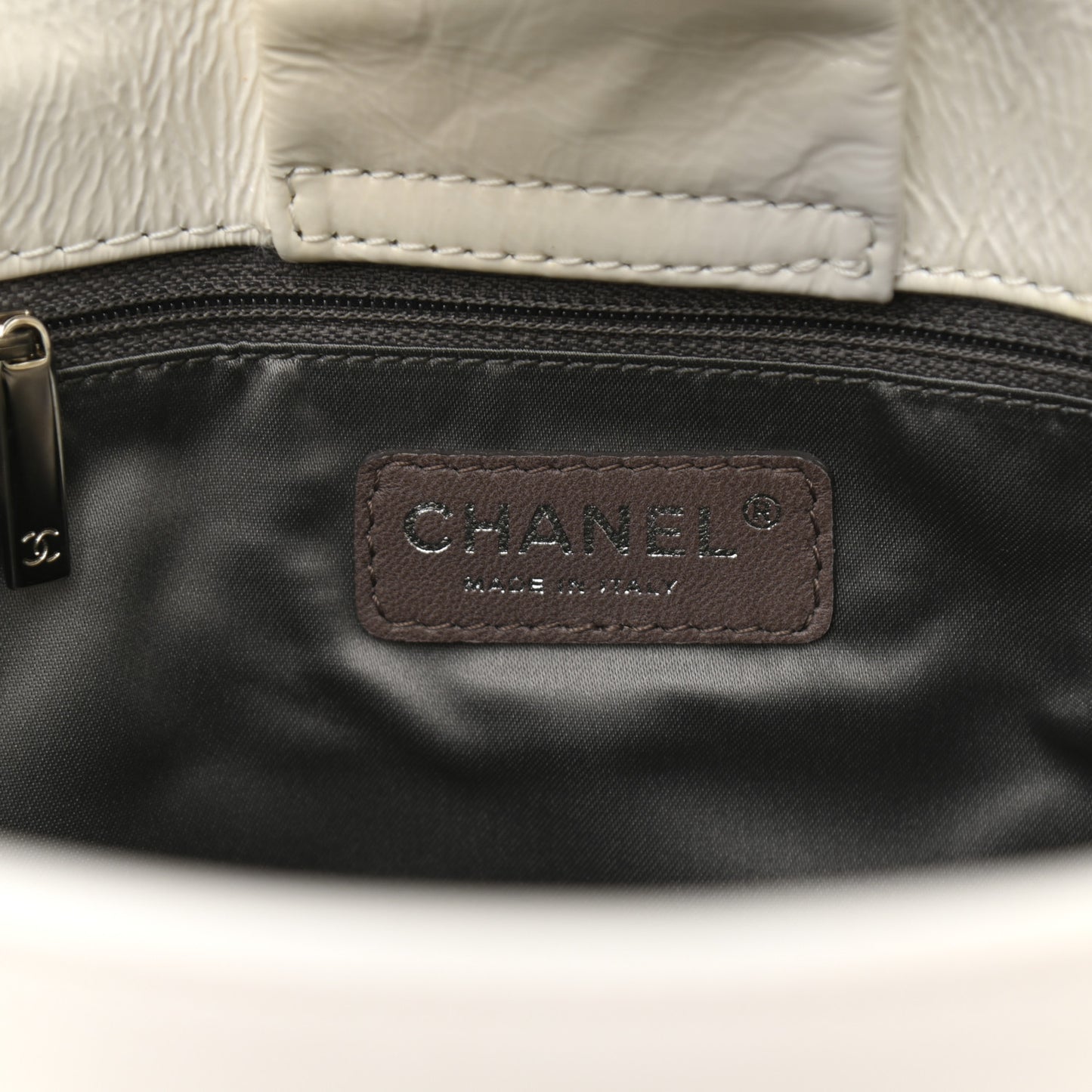 Crinkled Patent Modern Chain Flap White