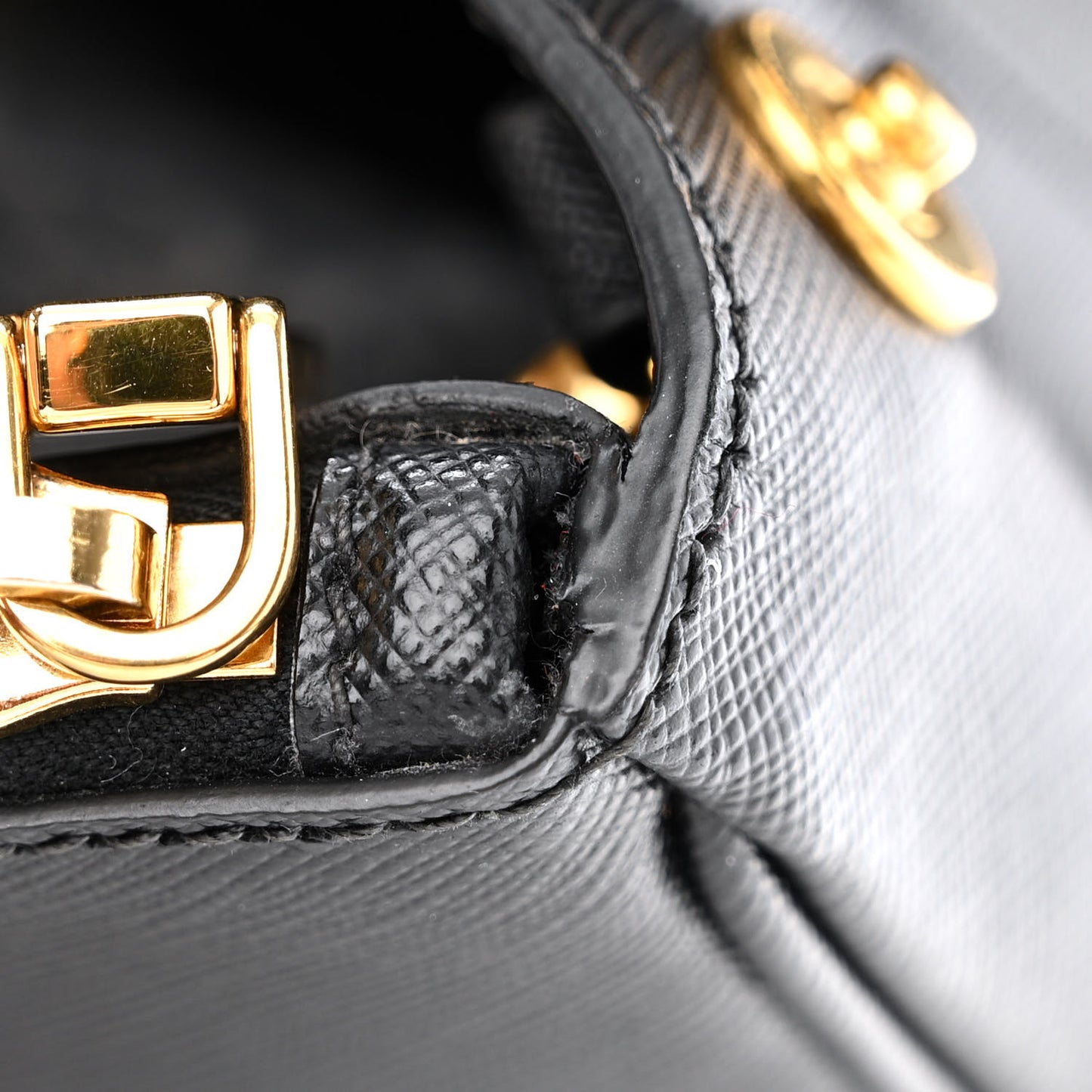 Saffiano Lux Medium Galleria Double Zip Tote Black