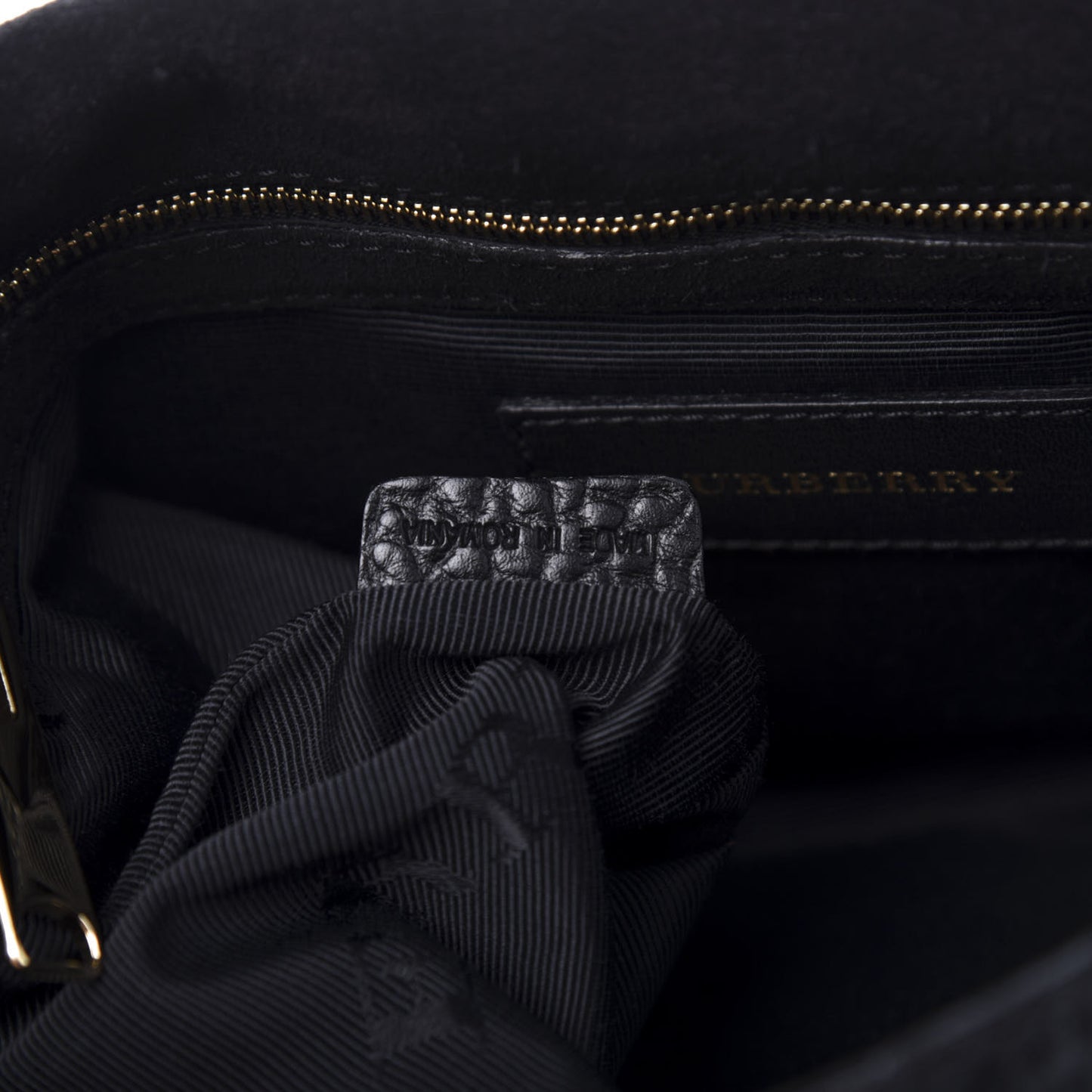 Signature Grain Medium Mildenhall Crossbody Bag Black