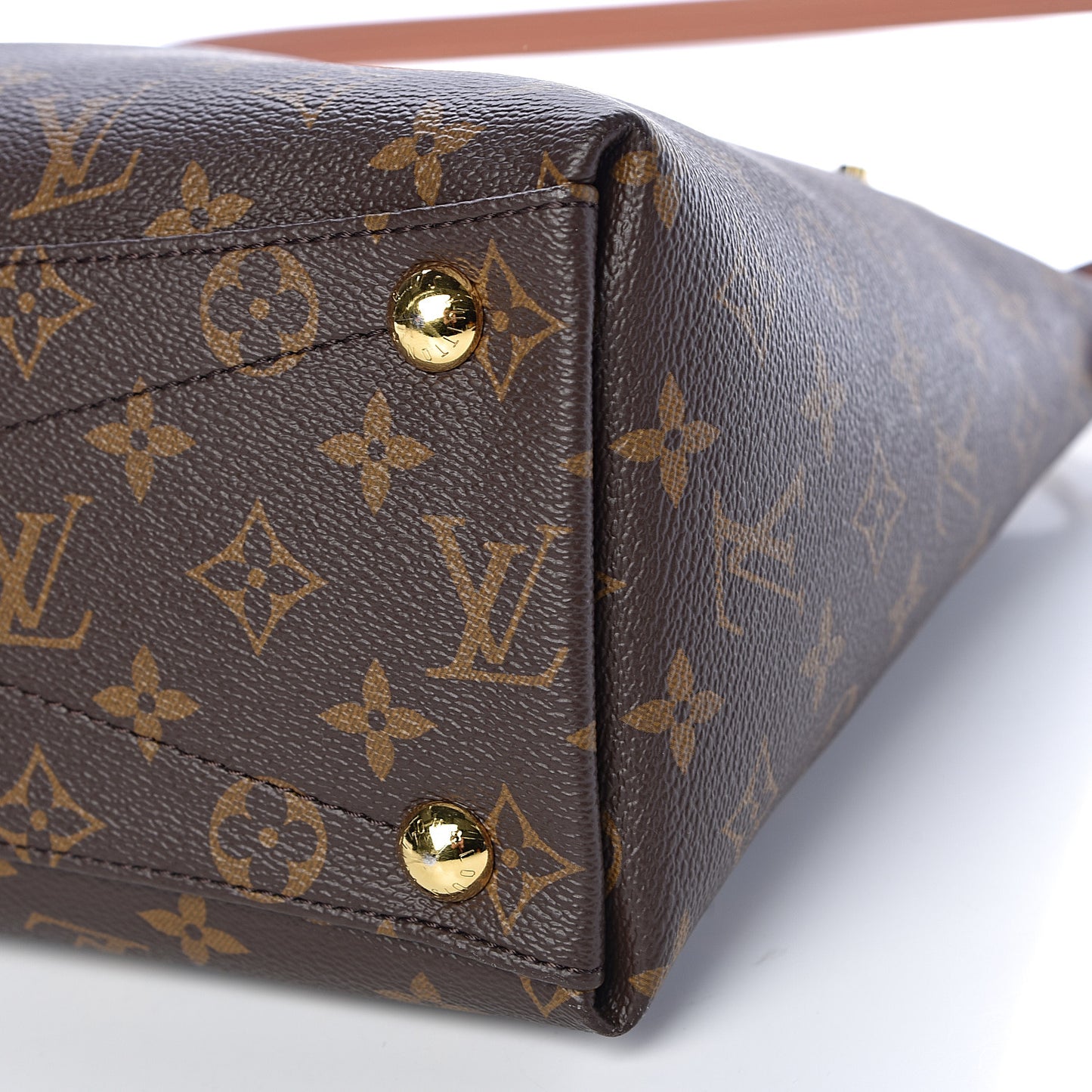 Monogram V Tote MM Black