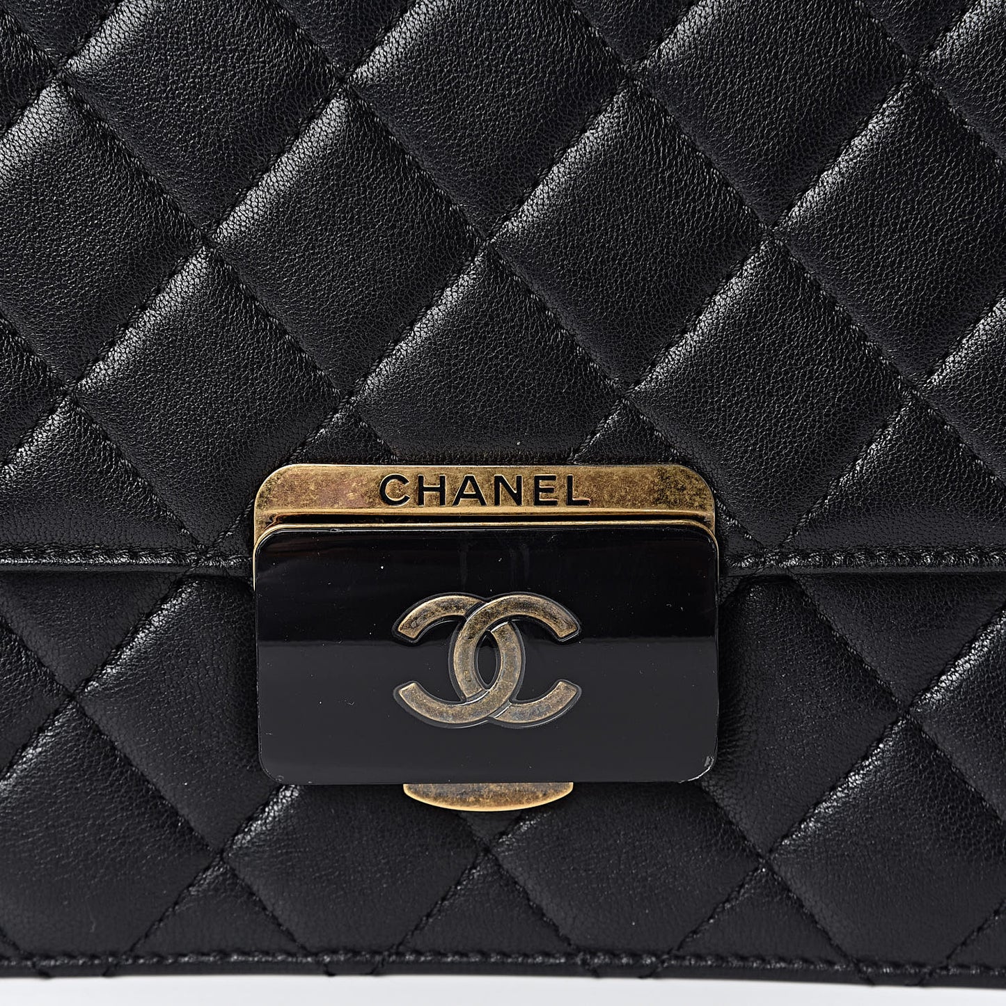 Sheepskin Quilted Large Beauty Lock Flap Black
