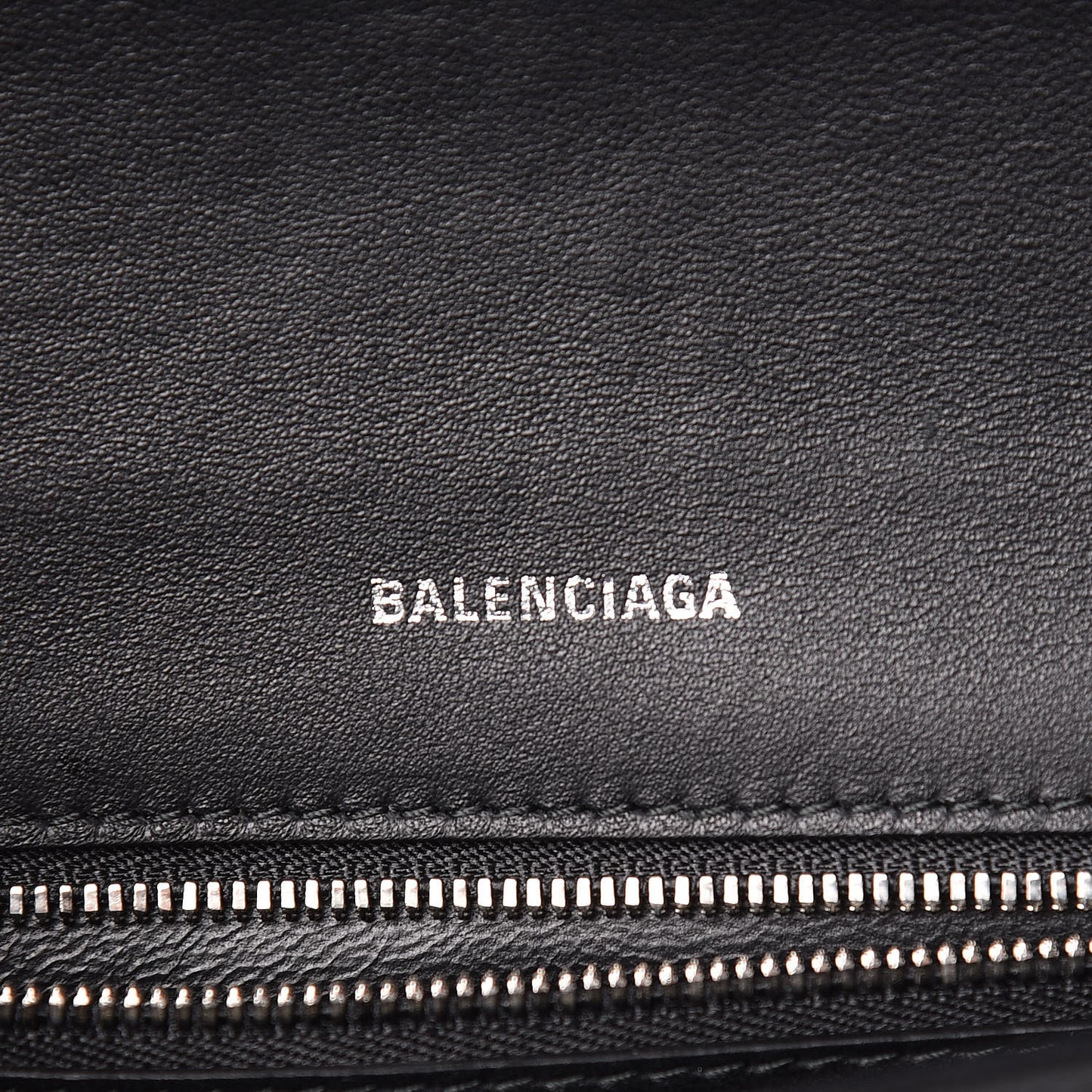 Pebbled Calfskin Logo Everyday Flap Chain Wallet Black