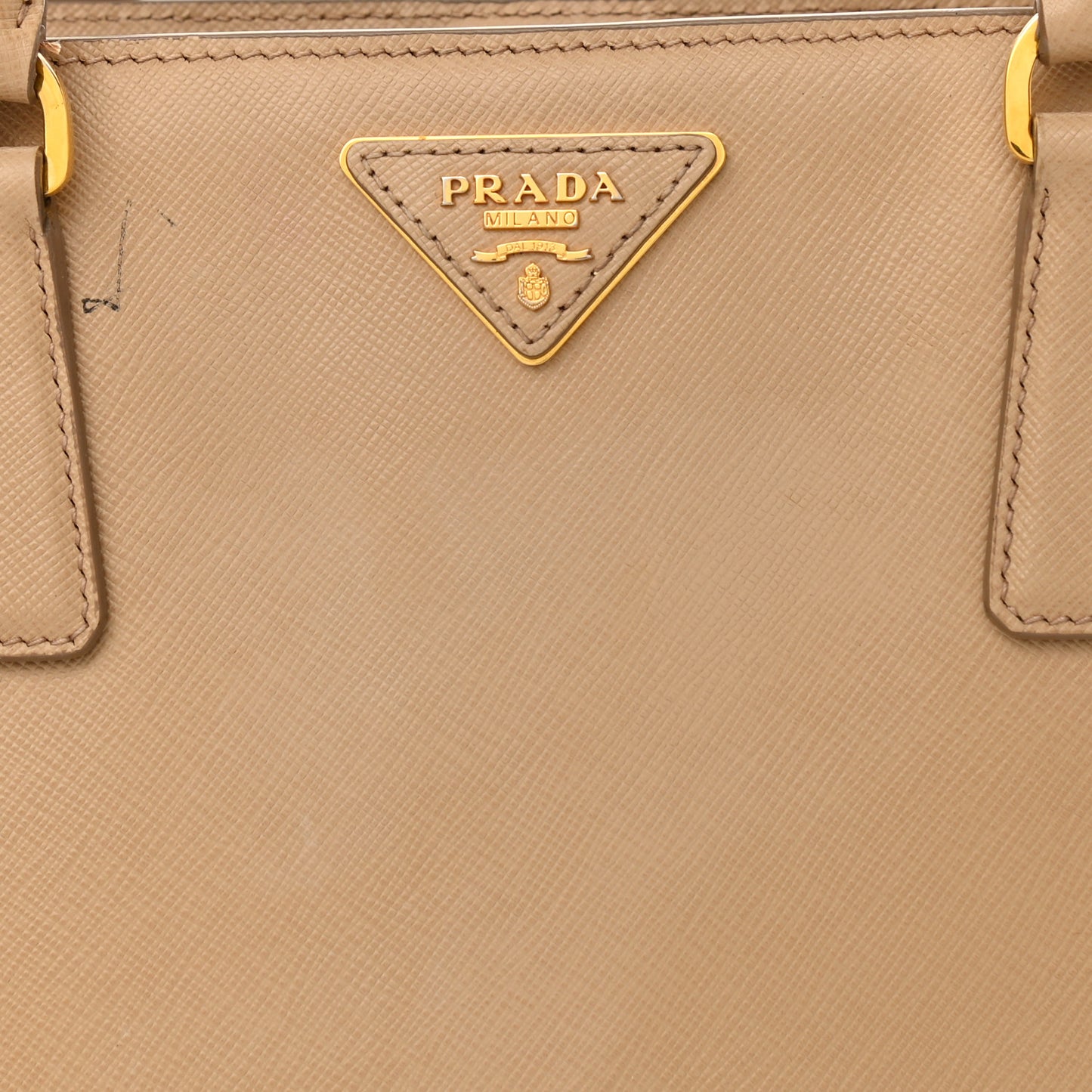 Saffiano Lux Medium Tote Cammeo
