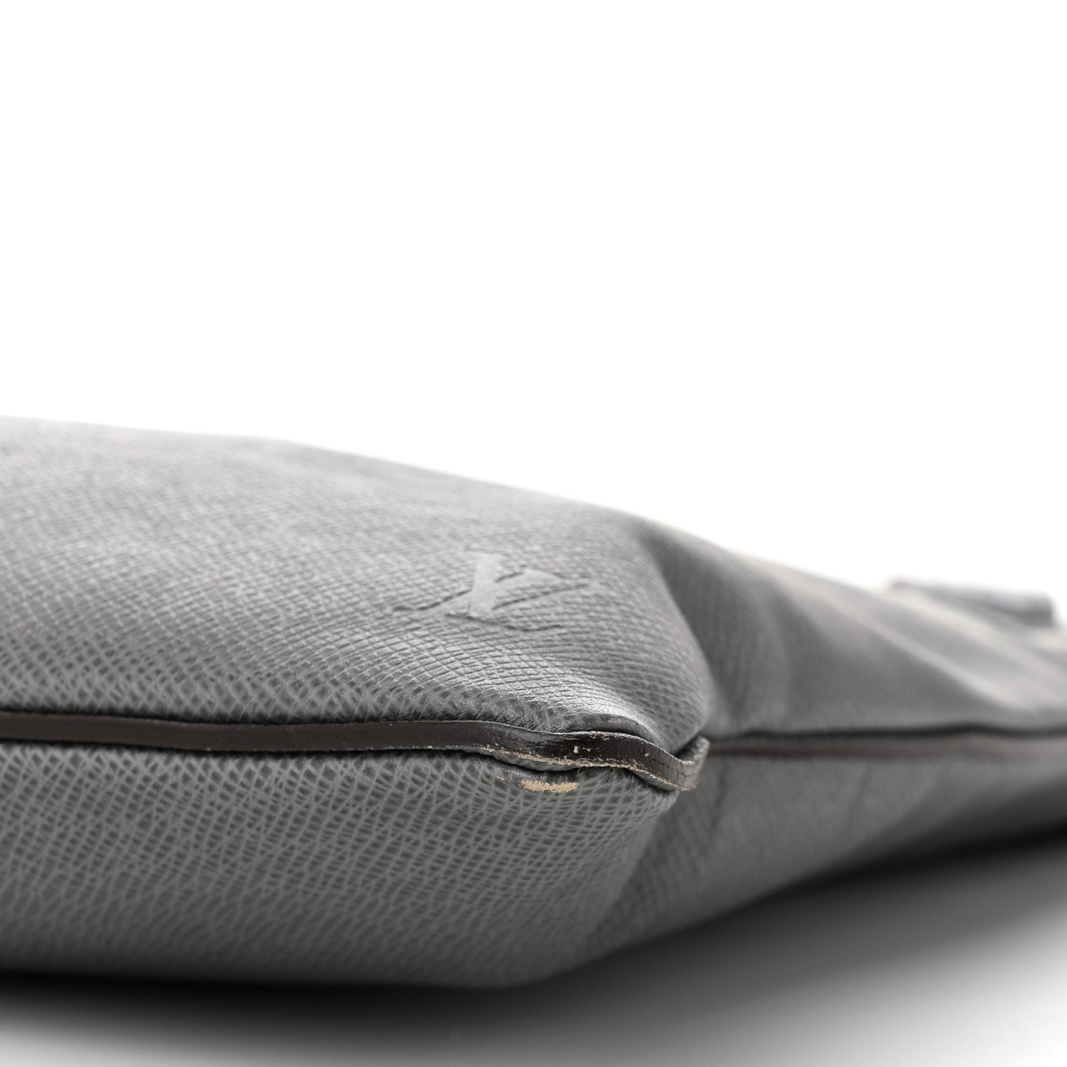 Louis Vuitton Taiga Sasha Messenger Glacier 10 of 14