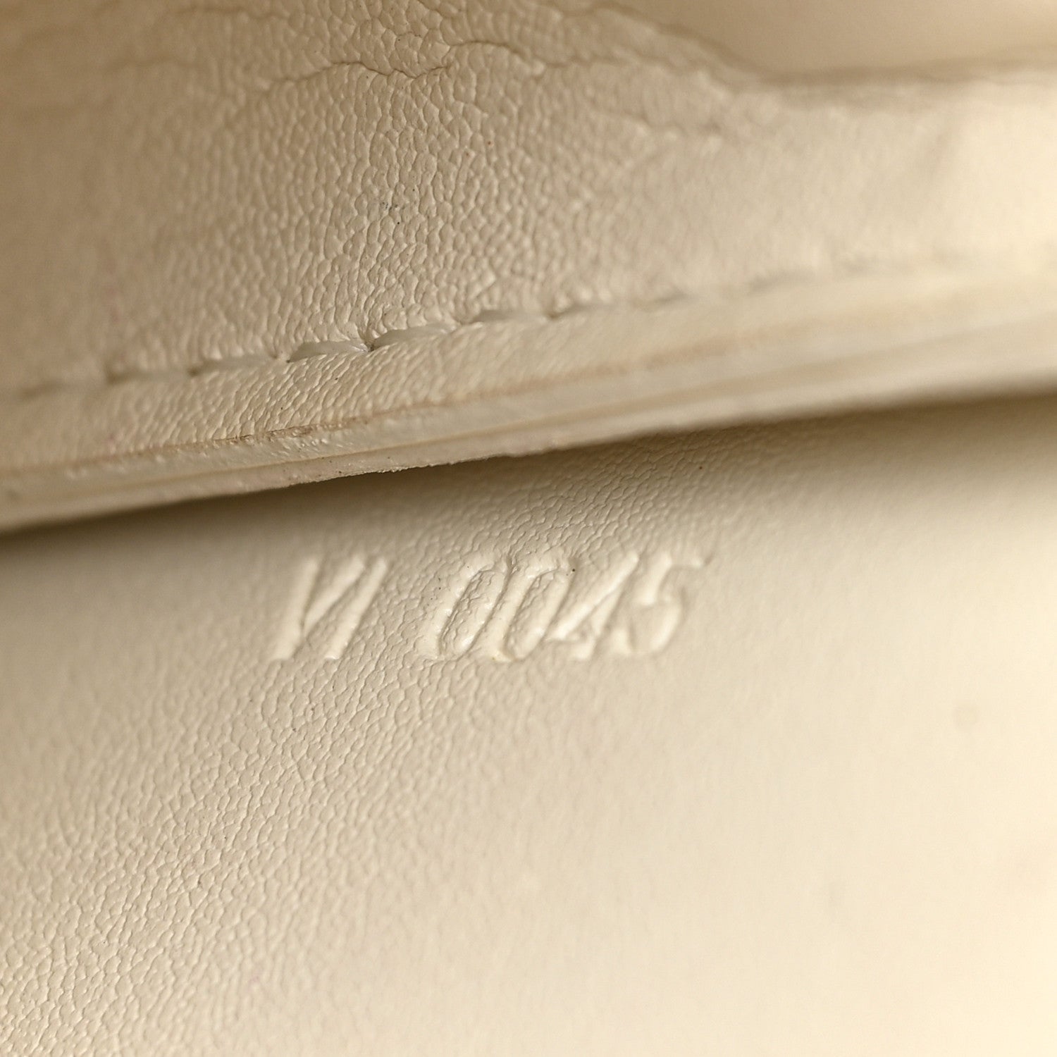 Louis Vuitton Vernis Lexington Pochette Perle 19 of 27