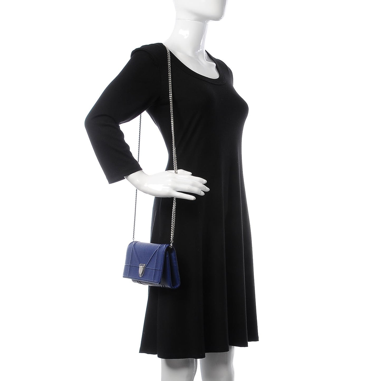 Grained Calfskin Diorama Croisiere Chain Wallet Blue