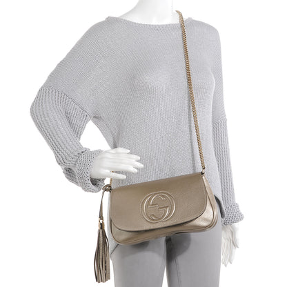 Gucci Metallic Pebbled Calfskin Medium Soho Flap Crossbody Golden Beige 2 of 8