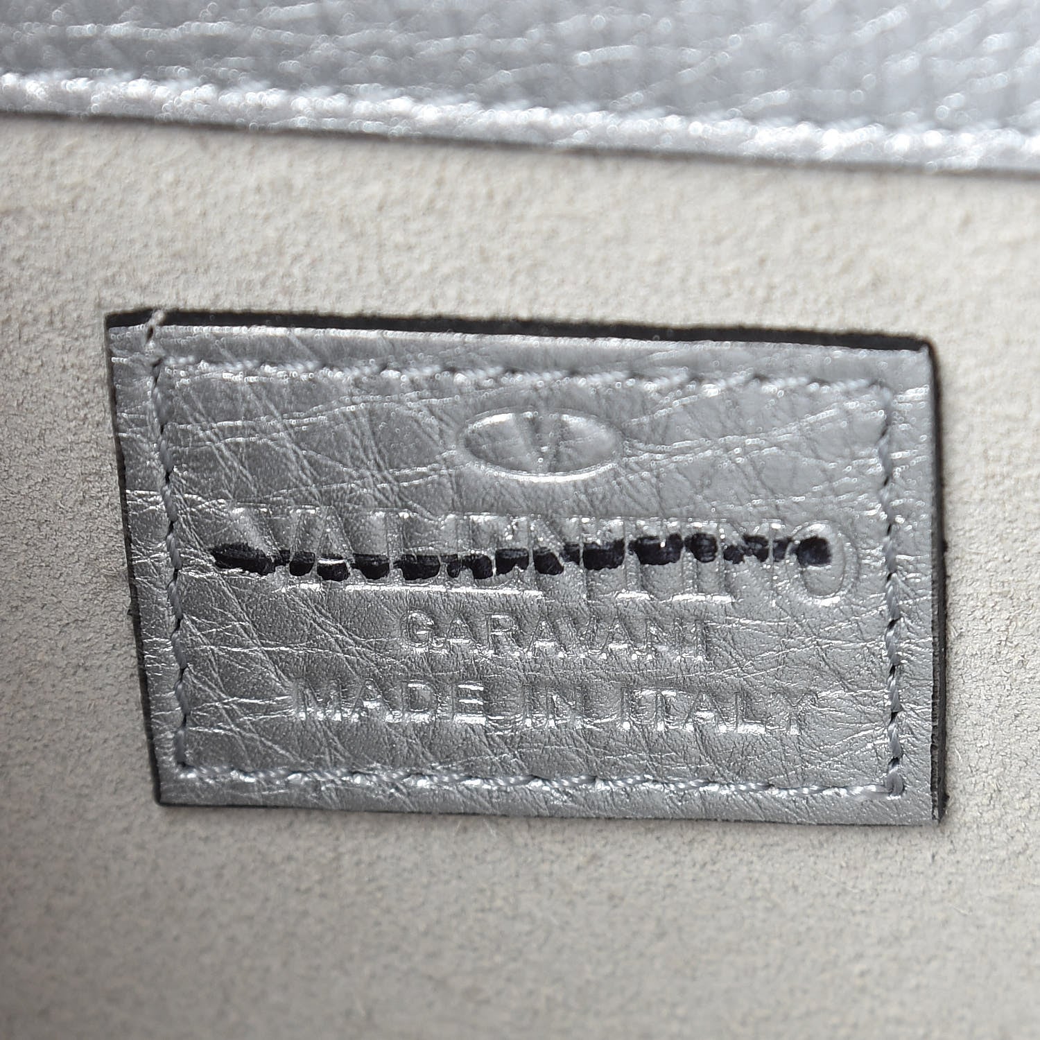 Valentino Garavani Metallic Pebbled Calfskin Rockstud Wallet on Chain Silver 6 of 9