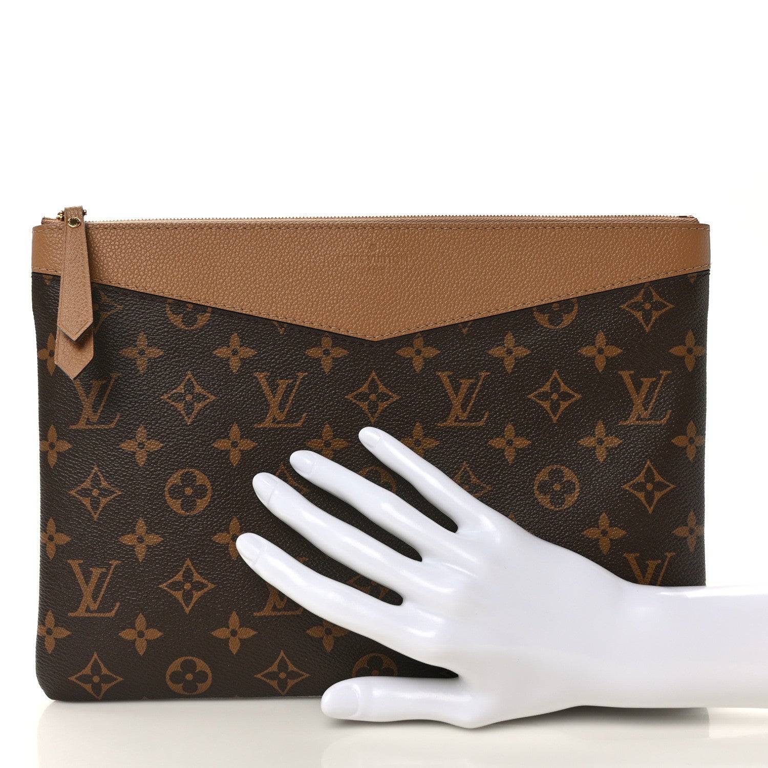 Louis Vuitton Monogram Daily Pouch Sesame 2 of 6