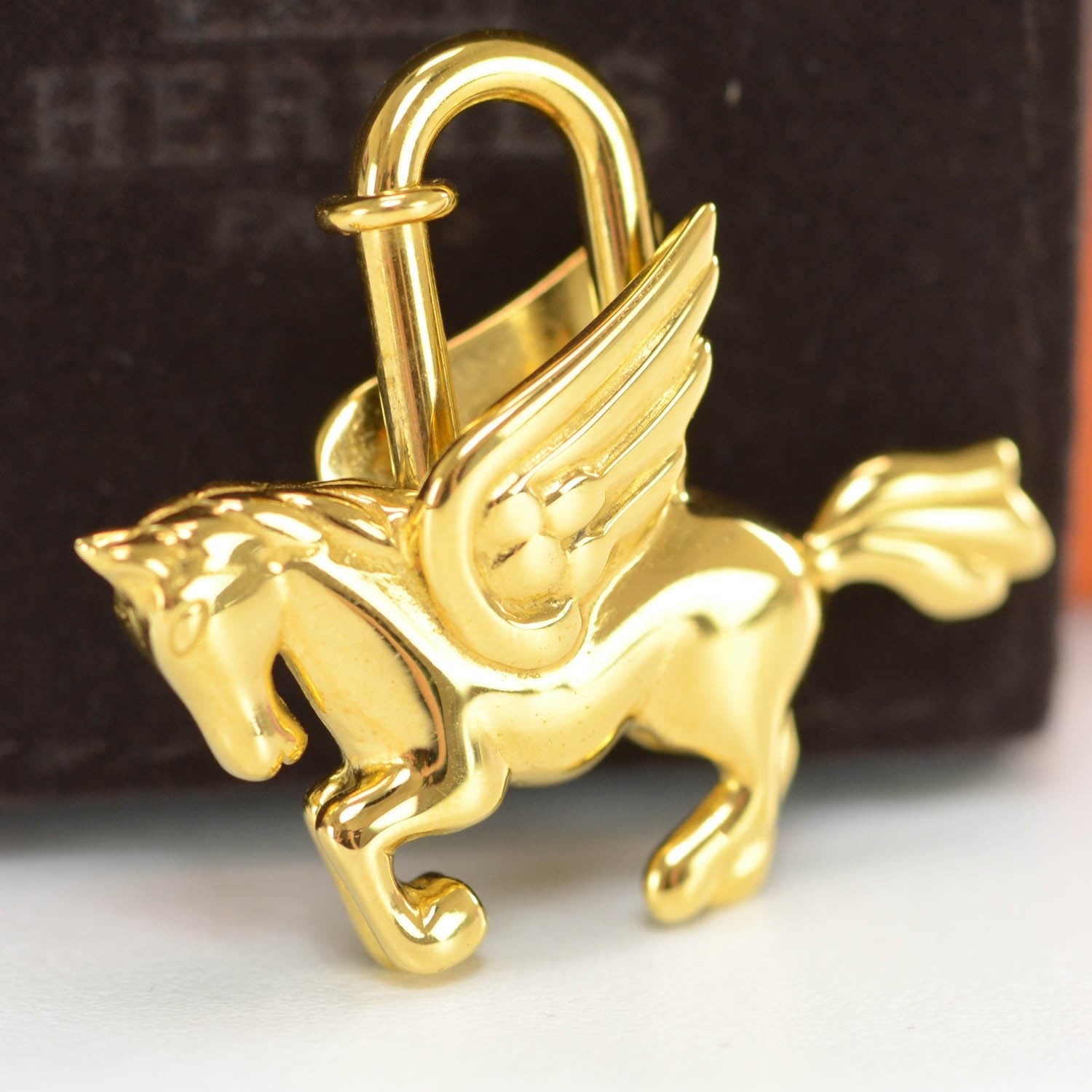 Hermes Pegasus Cadena Lock Gold 3 of 3