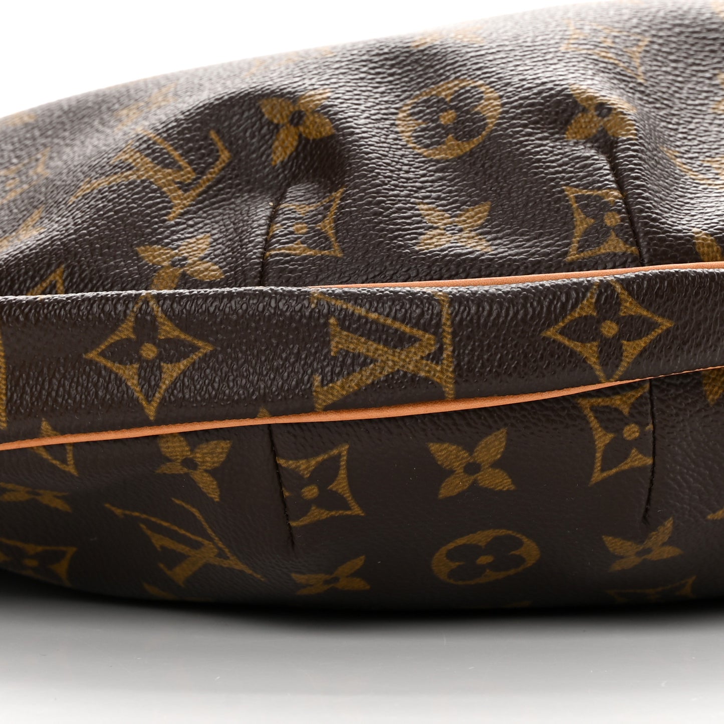 Monogram Croissant MM