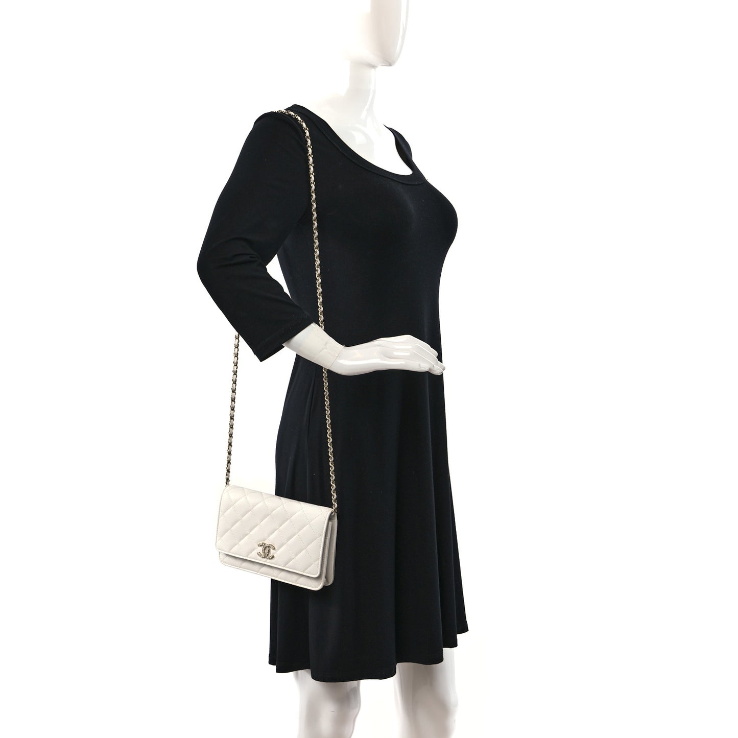 Shiny Caviar Quilted Strass Wallet On Chain WOC White