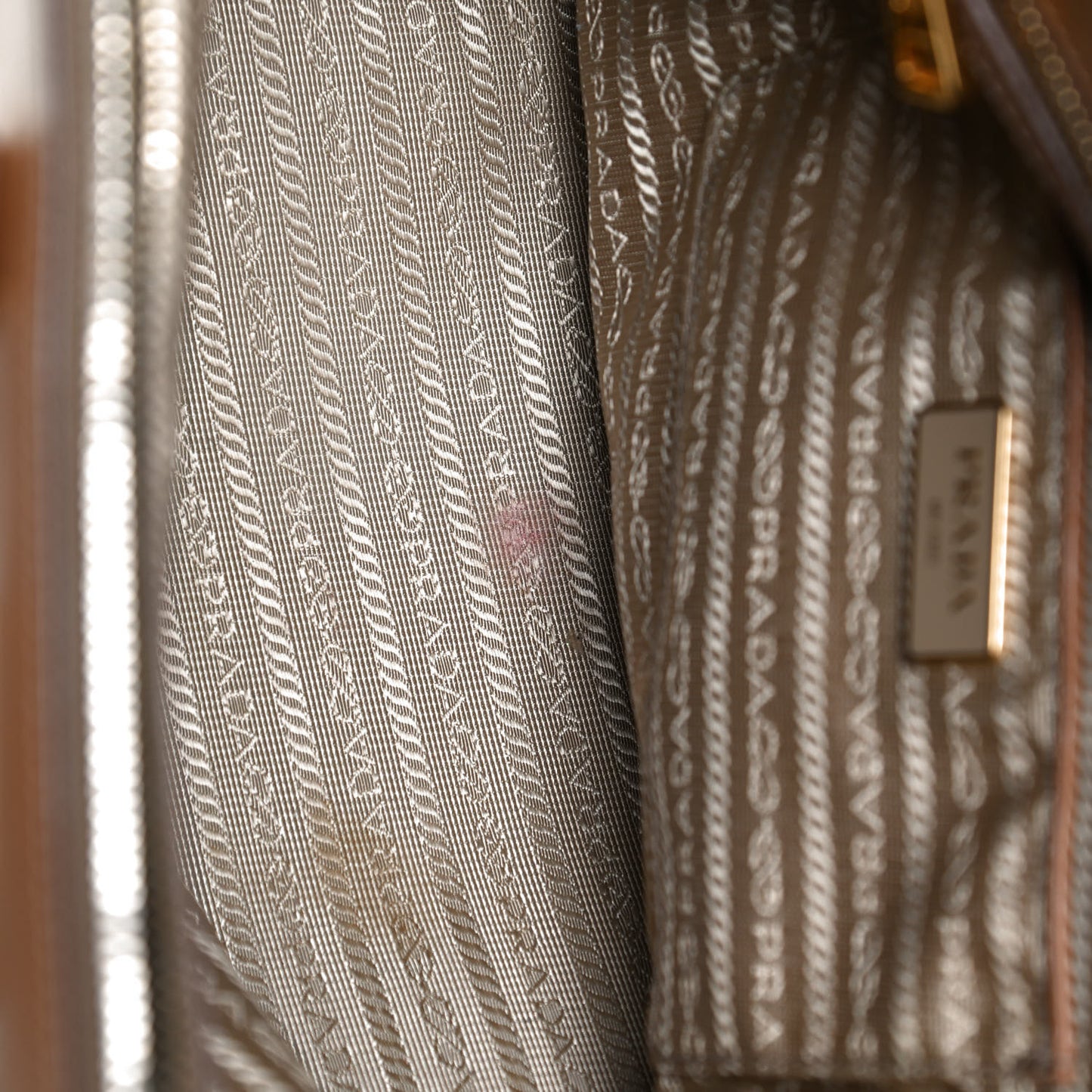 Saffiano Medium Galleria Double Zip Tote Caramel