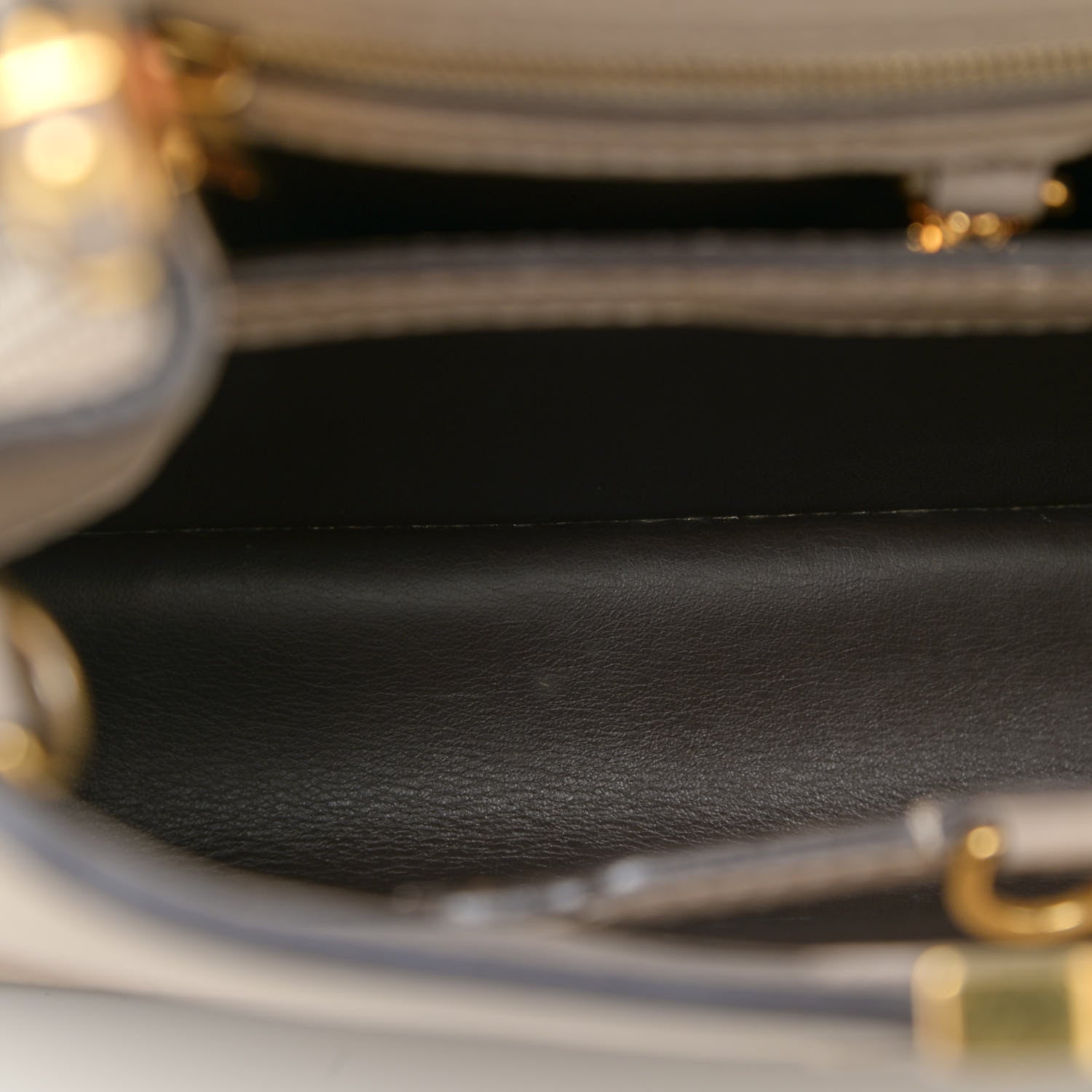 Louis Vuitton Taurillon Capucines BB Galet 11 of 21