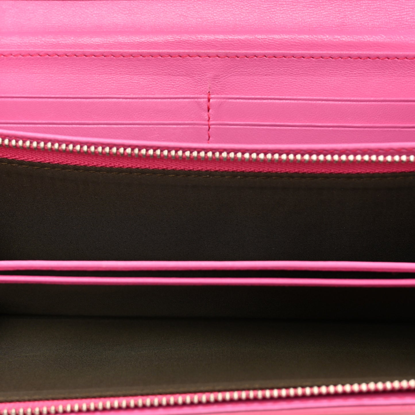 Patent Ultimate Rendez-vous Chain Wallet Fuchsia