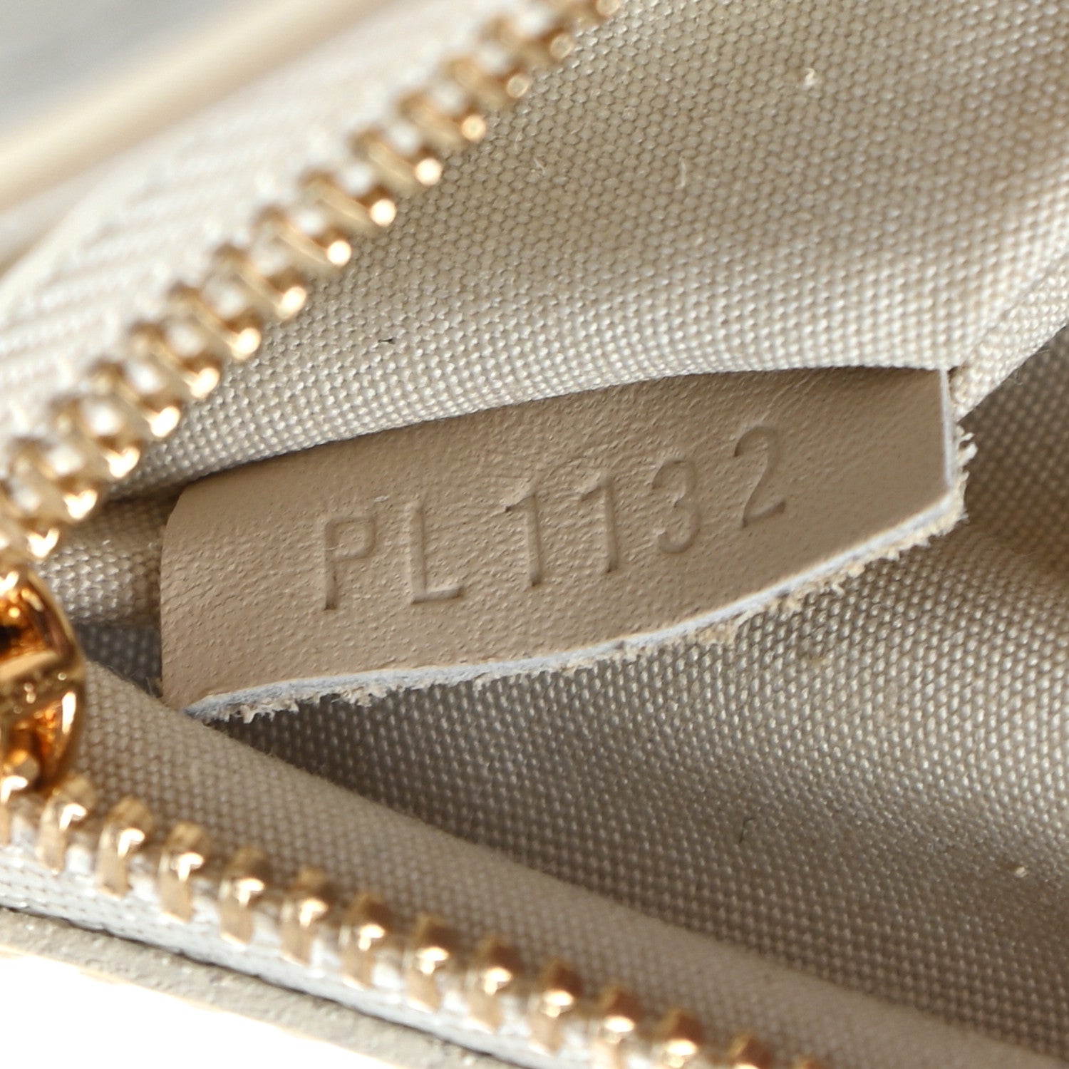 Louis Vuitton Patent Sobe Clutch Blanc Corail 7 of 7