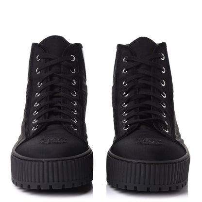 Chanel Fabric Suede Kidskin Grosgrain Lace Up Cap Toe Sneakers 42 Black White 2 of 11