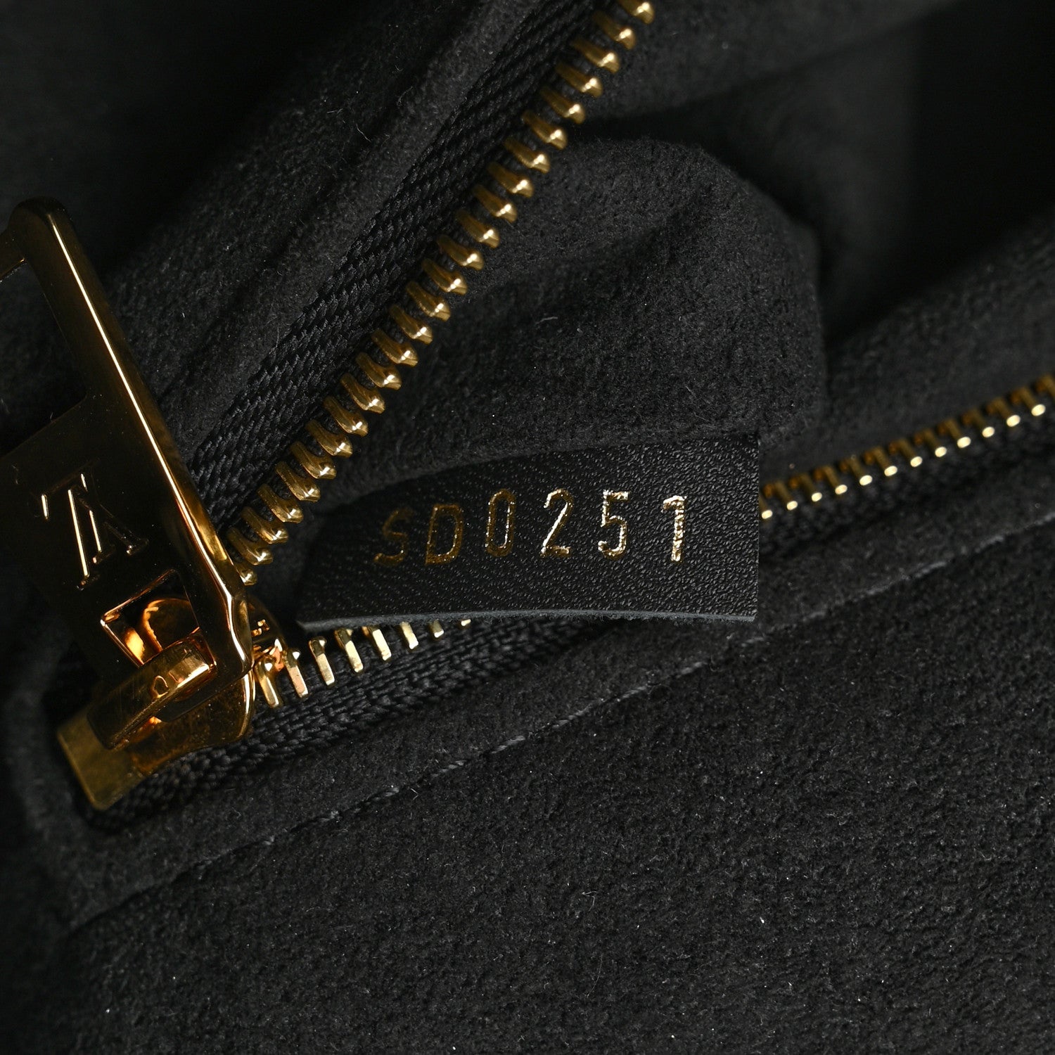 Louis Vuitton Empreinte Monogram Giant Onthego PM Black 7 of 8