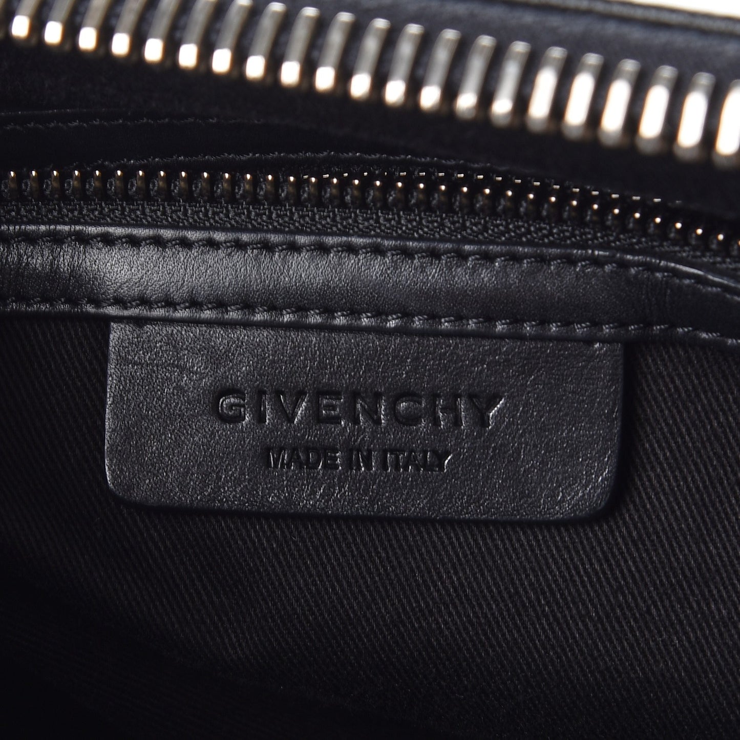 Sugar Goatskin Medium Antigona Black