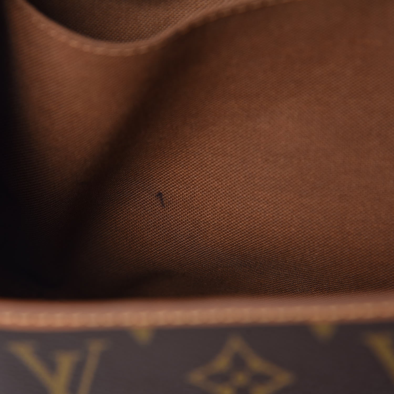 Louis Vuitton Monogram Saumur MM 7 of 27