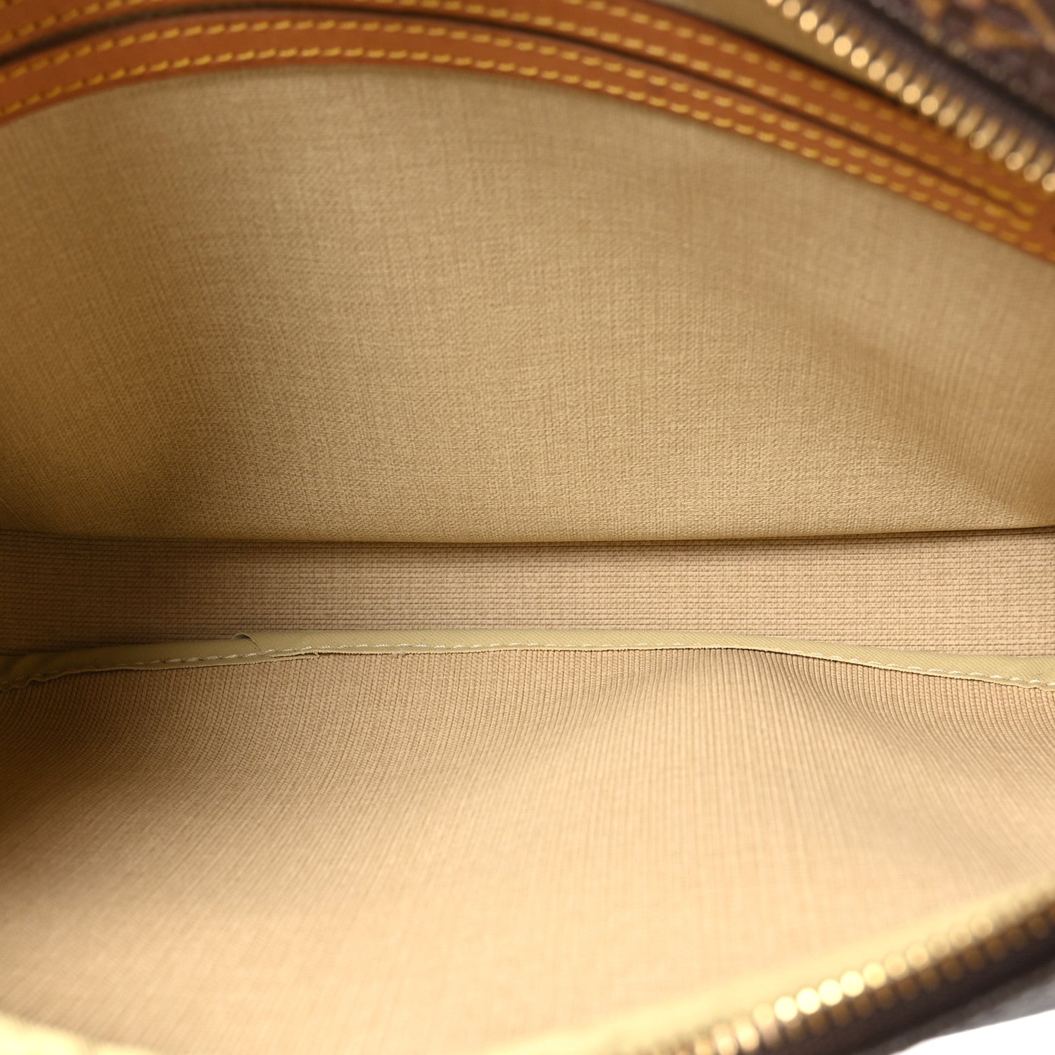 Louis Vuitton Monogram Reporter PM 6 of 10