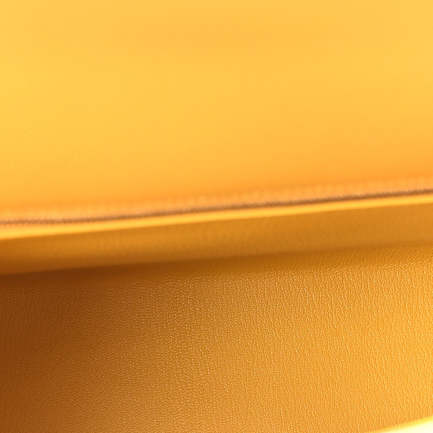 Epsom Kelly Sellier 32 Jaune Ambre