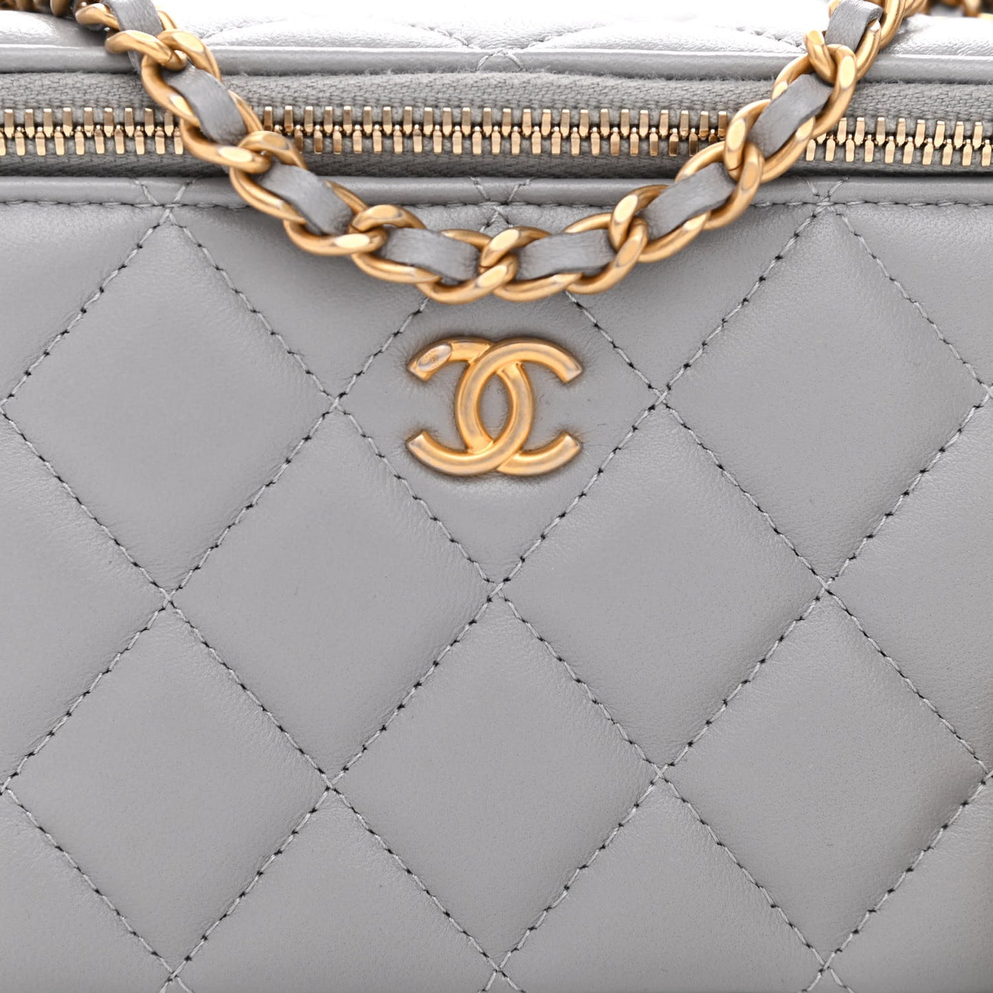 Lambskin Quilted Small Pearl Crush Vanity Case With Chain Grey
