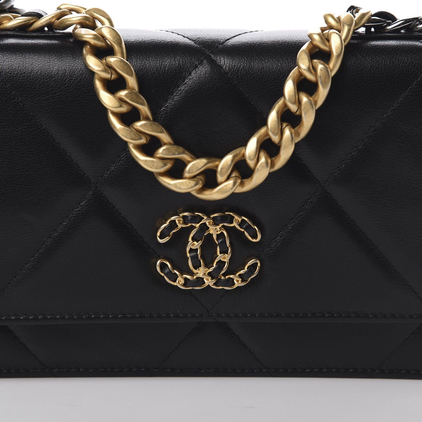 Shiny Goatskin Quilted 19 Wallet On Chain WOC Black
