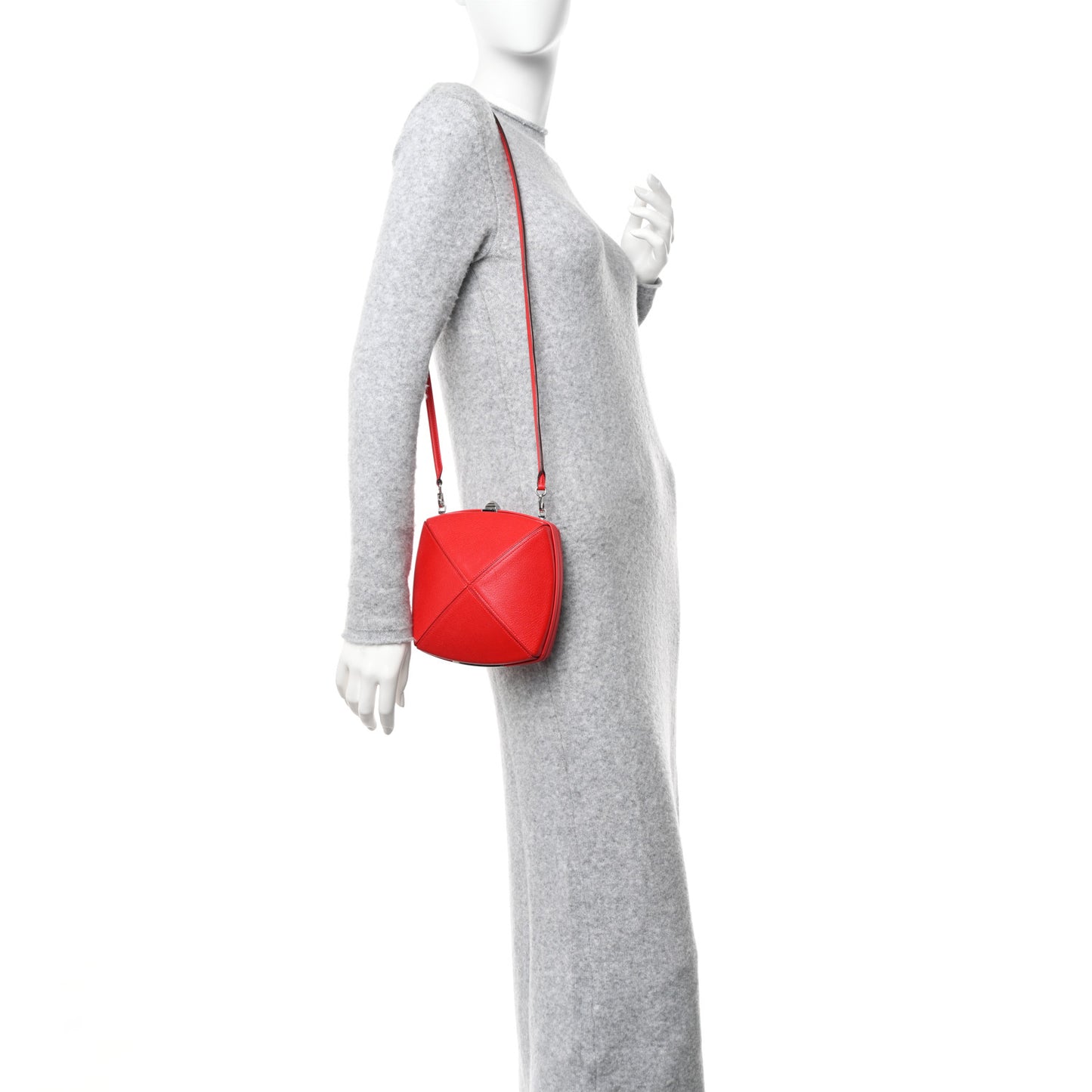 Chevre Chamkila Clou Medor Clutch Rouge De Coeur