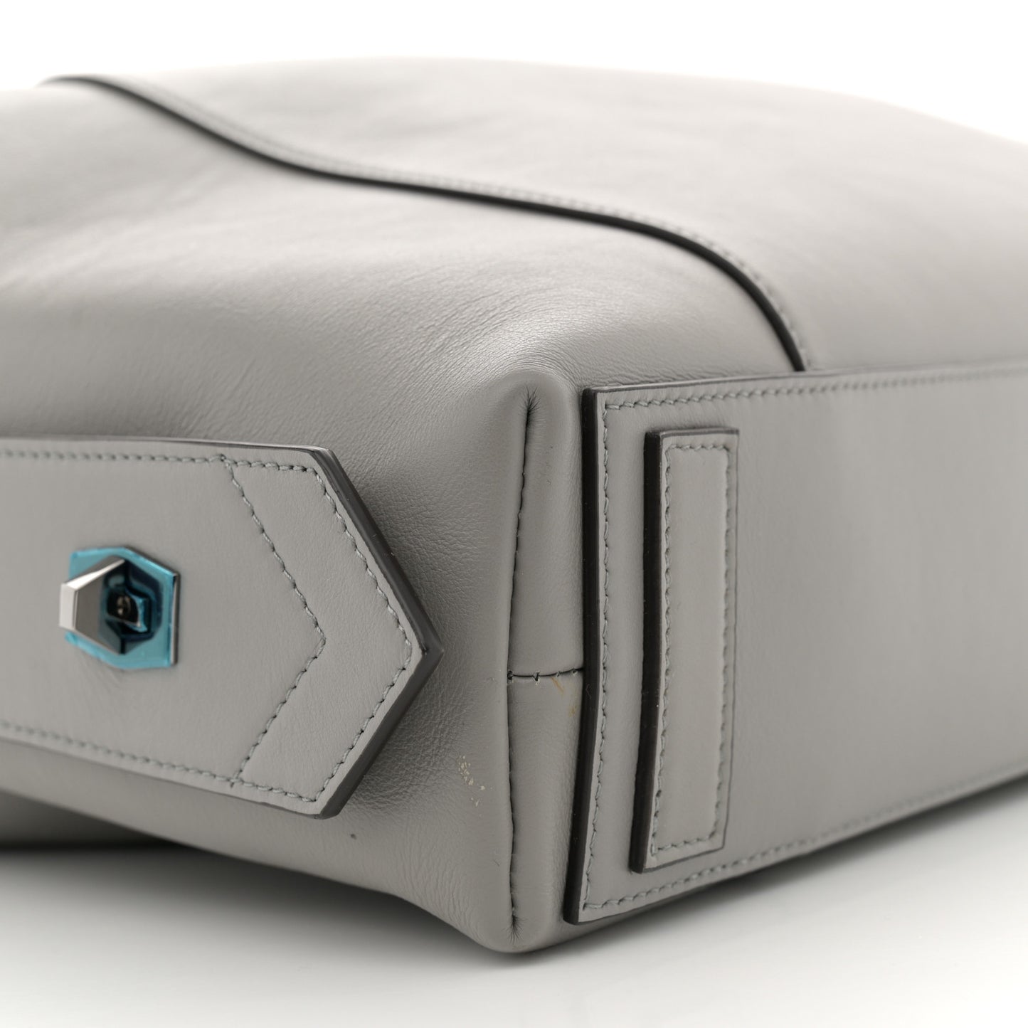Soft Calfskin Medium Soft Antigona Pearl Grey