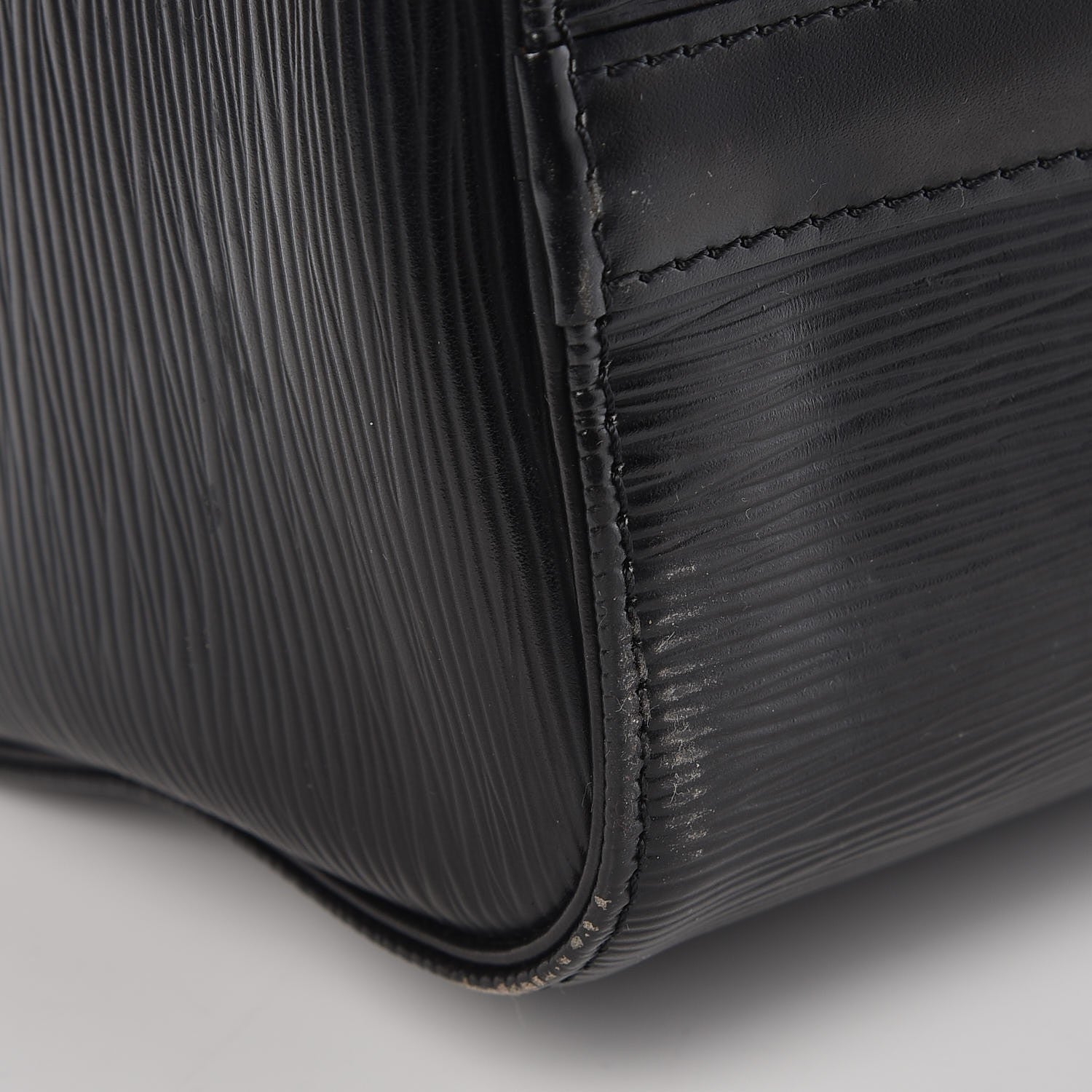 Louis Vuitton Epi Speedy 25 Black 11 of 15