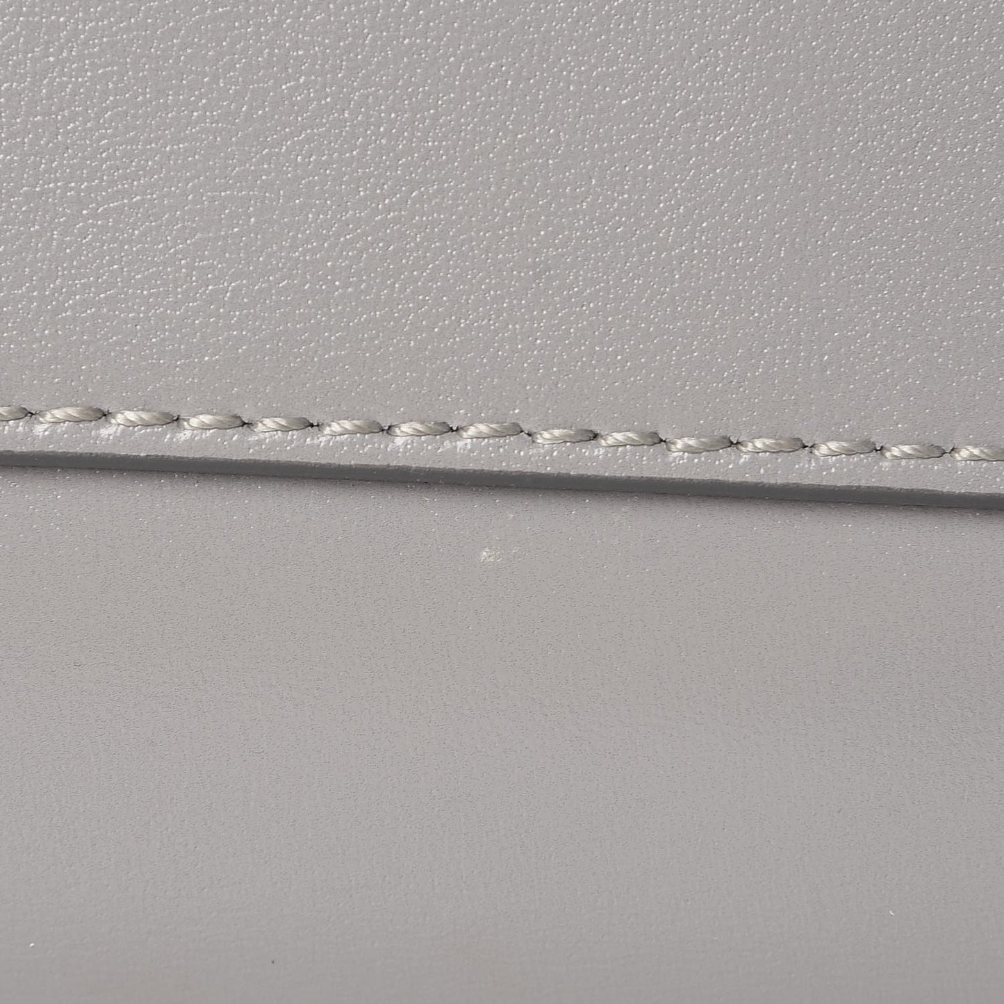 Shiny Lord Calfskin Medium Antigona Pearl Grey
