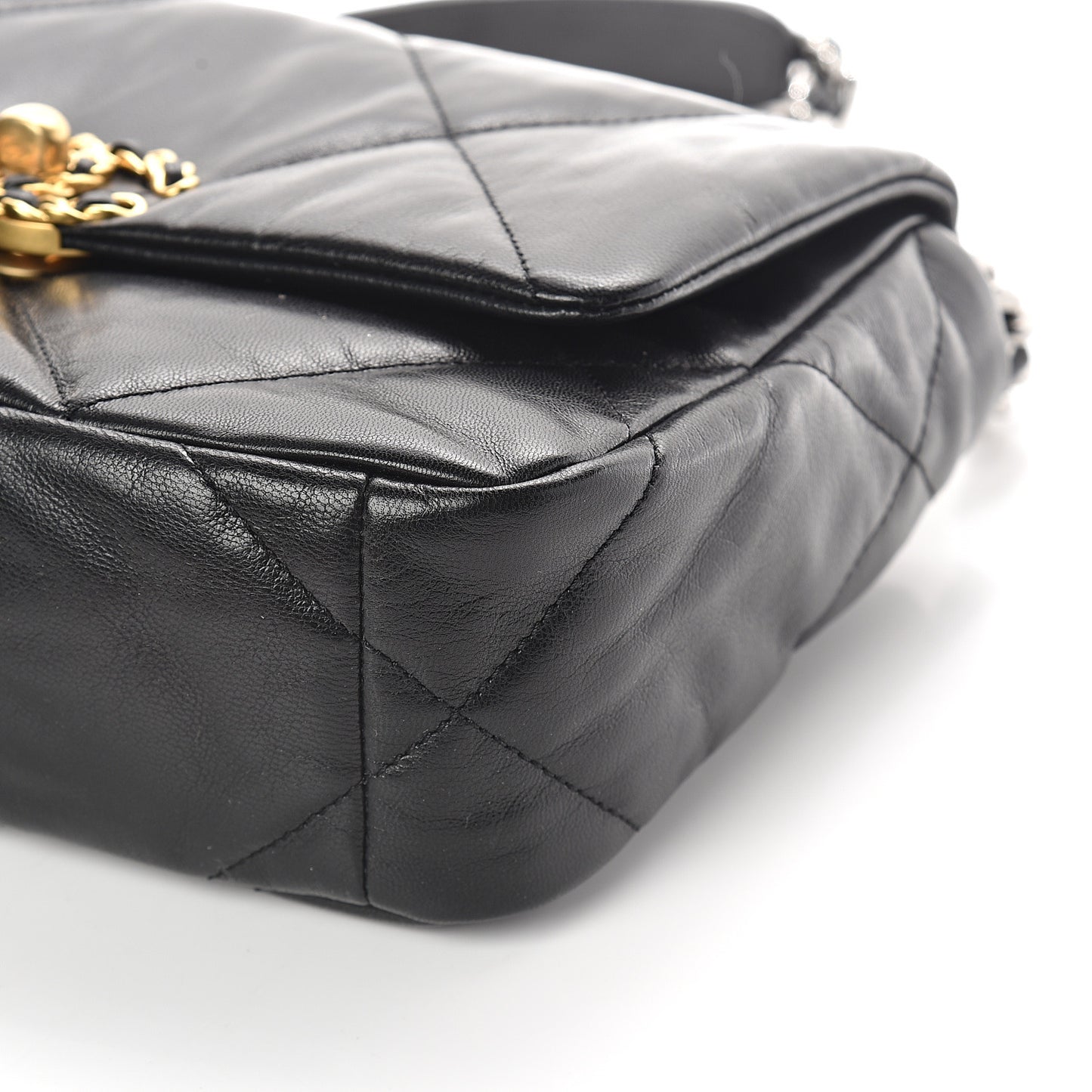 Lambskin Quilted Medium 19 Flap Black