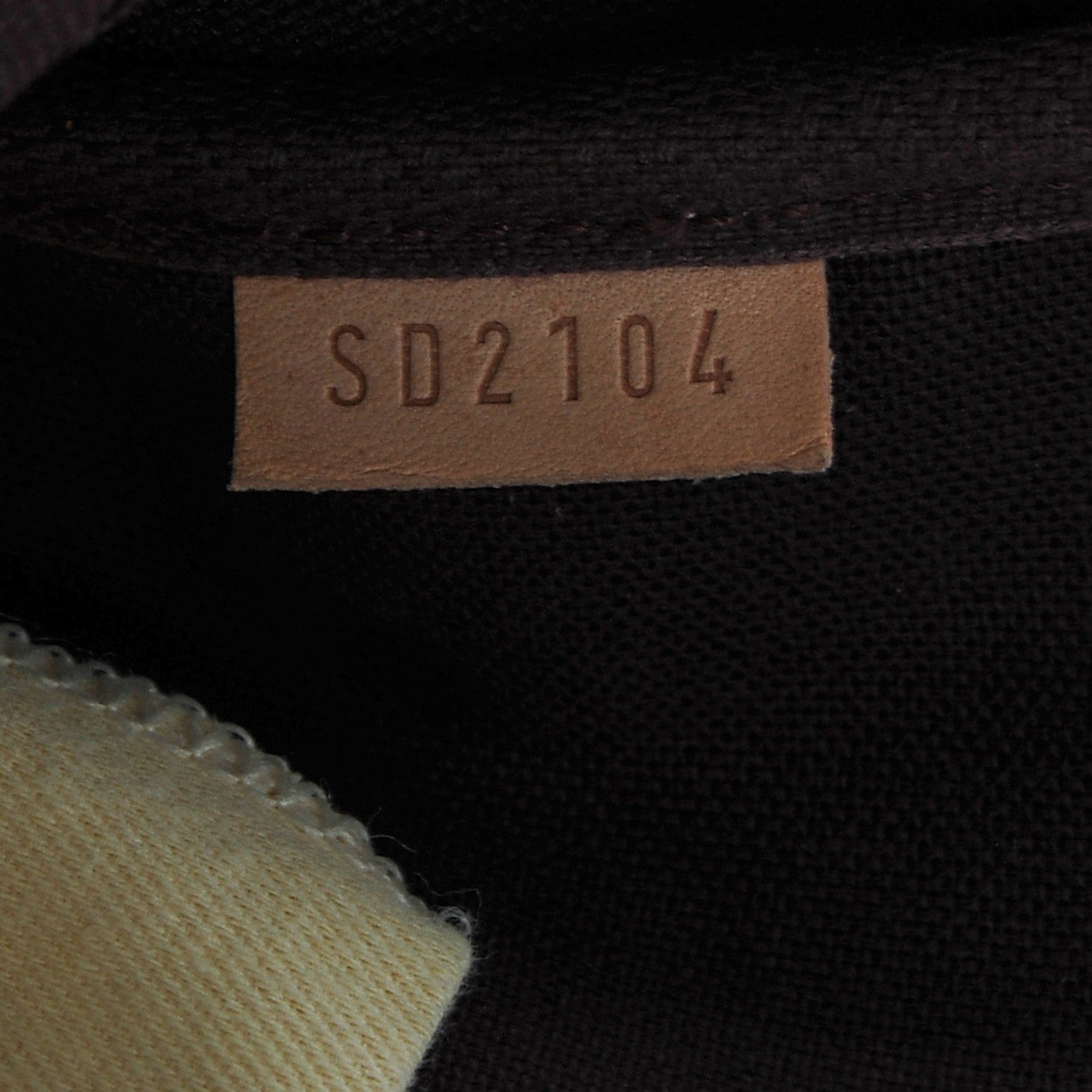 Louis Vuitton Monogram Favorite MM 7 of 7