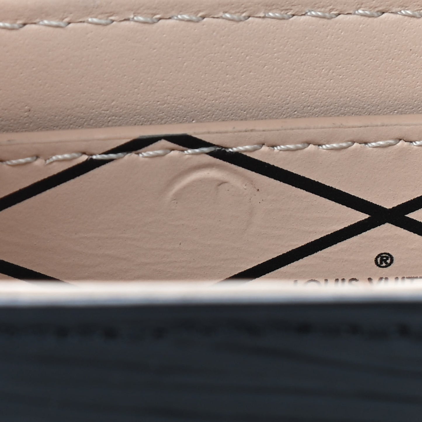 Epi Pochette Trunk Verticale Black