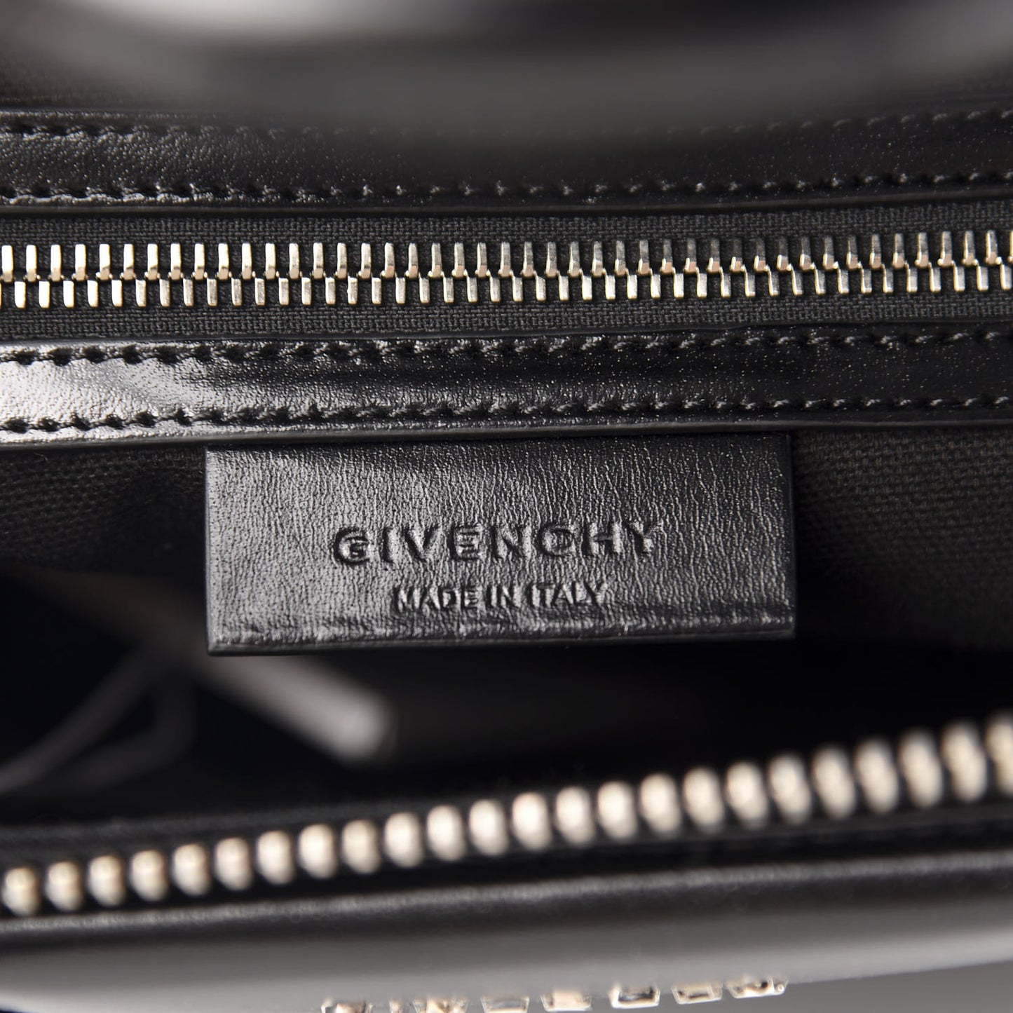 Shiny Lord Calfskin Small Antigona Black