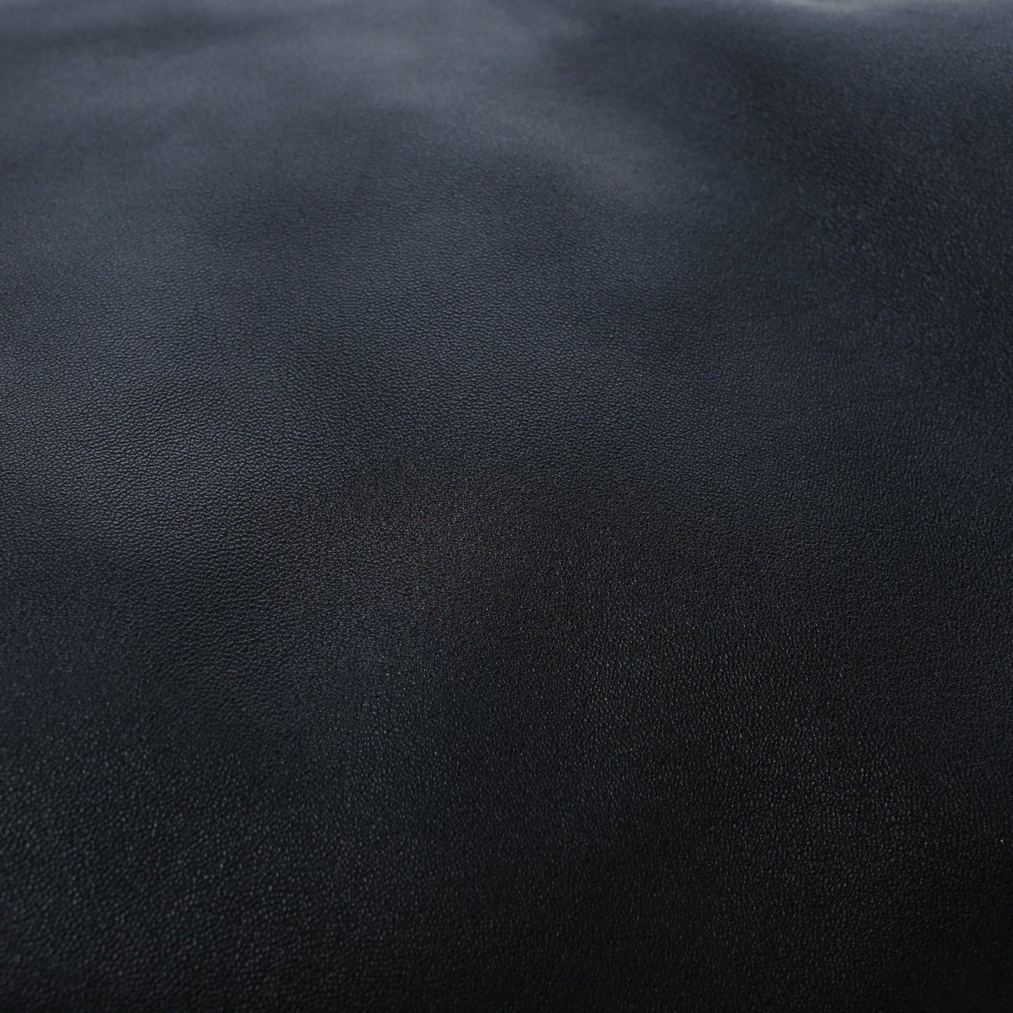 Mellow Nappa Large Flamenco With Chain Black