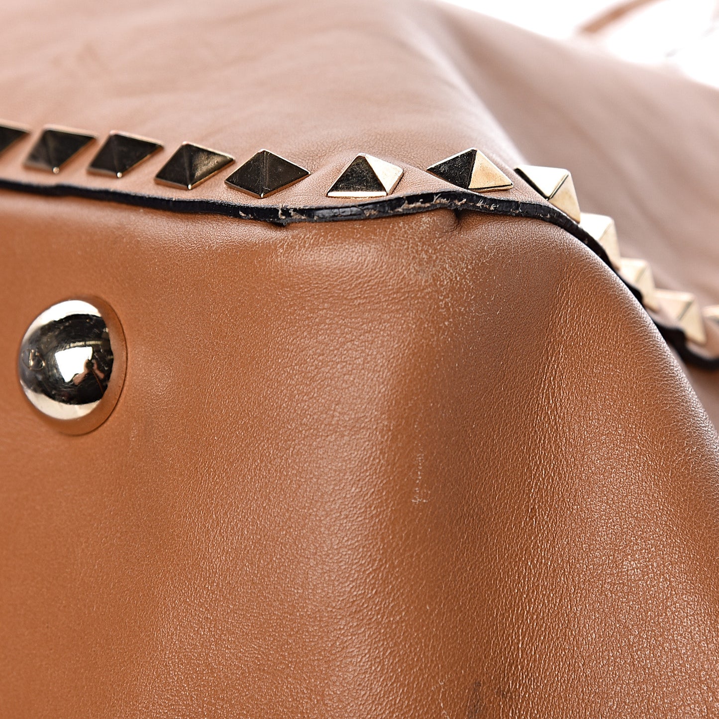 Vitello Large Rockstud Tote Beige