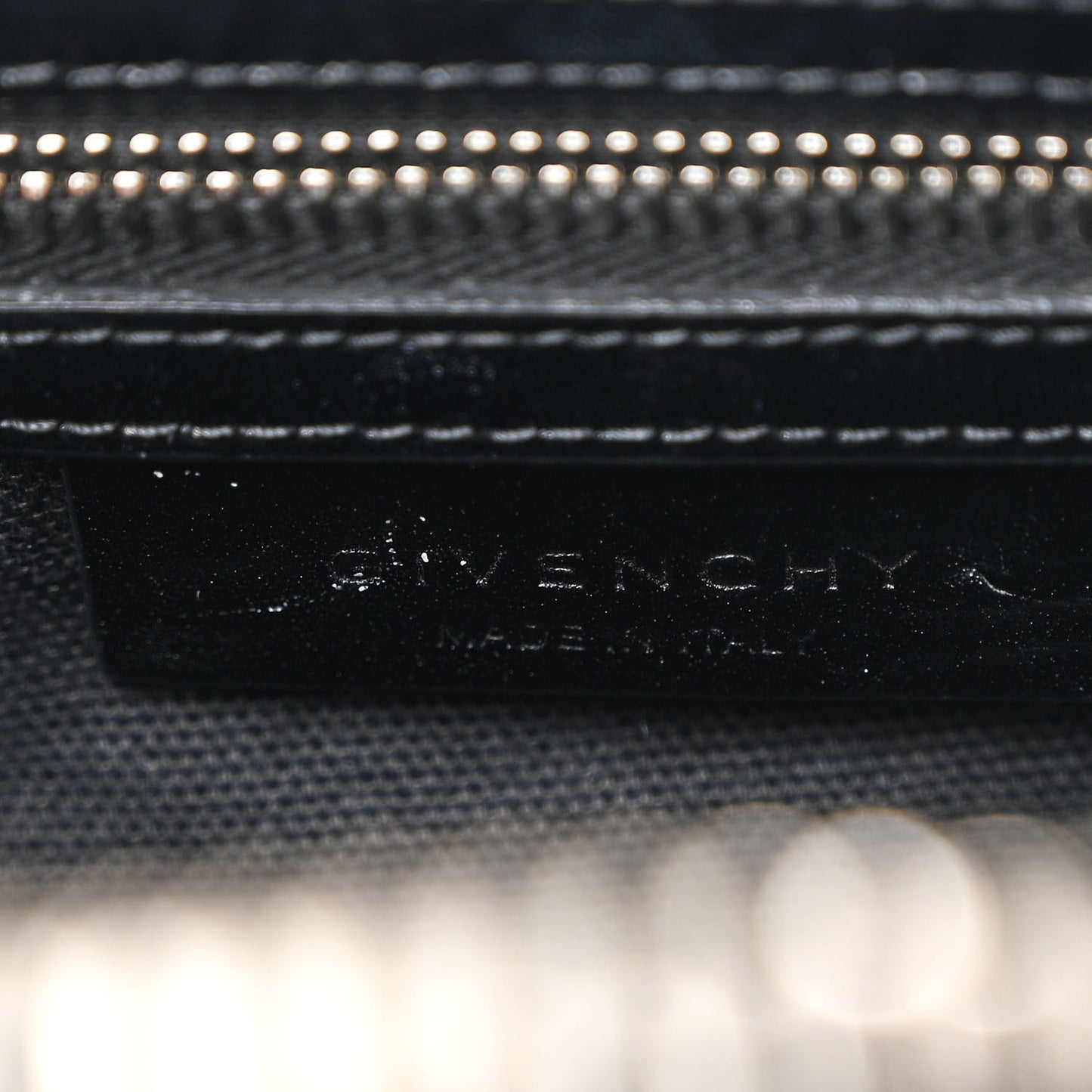 Shiny Lord Calfskin Small Antigona Black