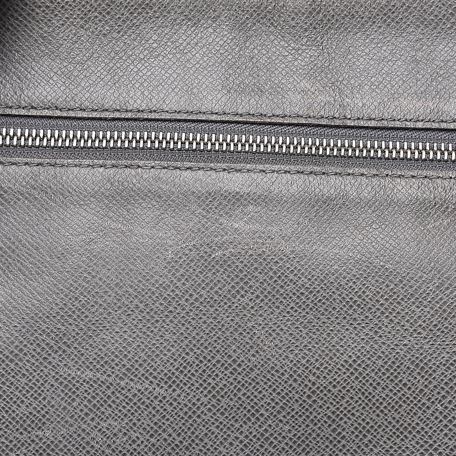Louis Vuitton Taiga Sasha Messenger Glacier 12 of 14