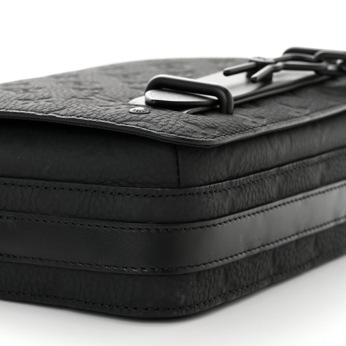 Taurillon Monogram Steamer Messenger Black