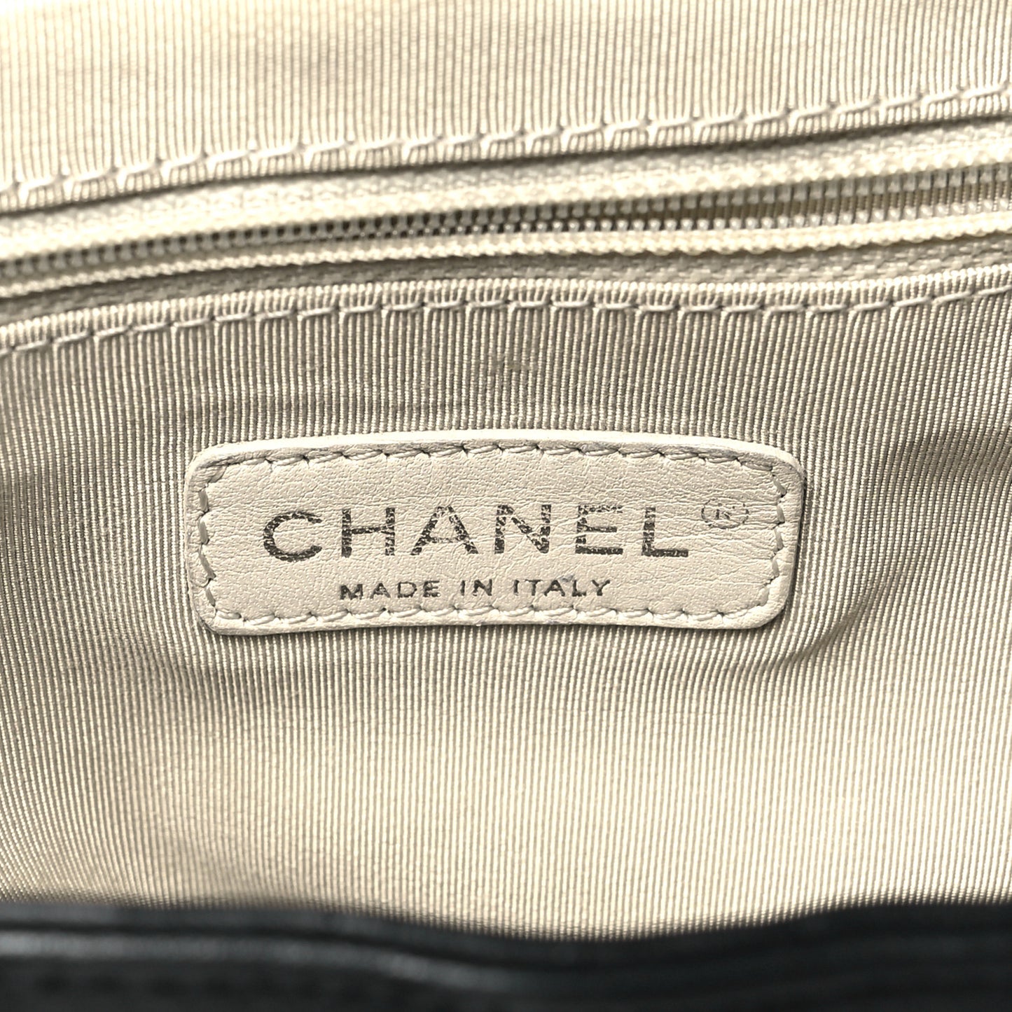Washed Lambskin Quilted Medium Chain Around Messenger Black