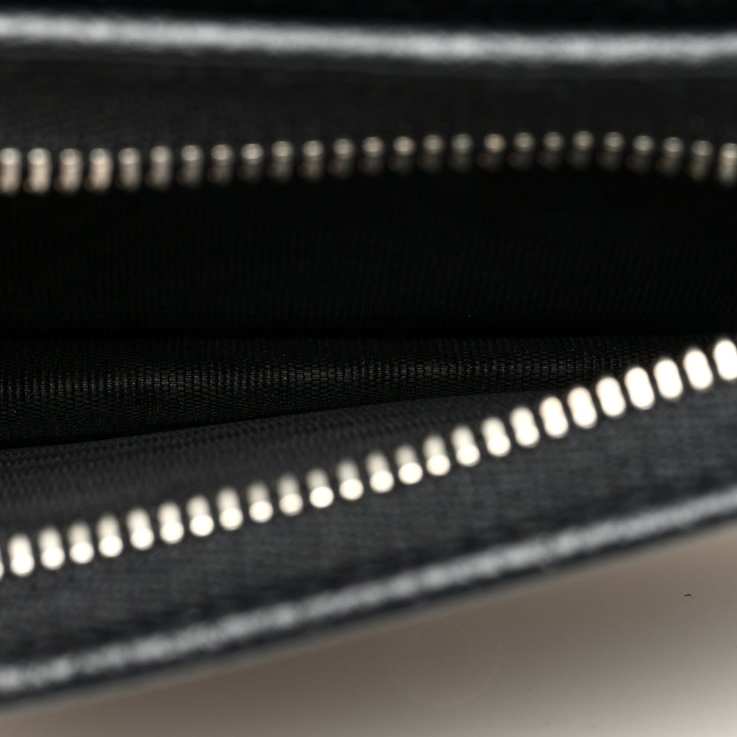 Dollar Calfskin Enamel Monochrome GG Marmont Card Case Black