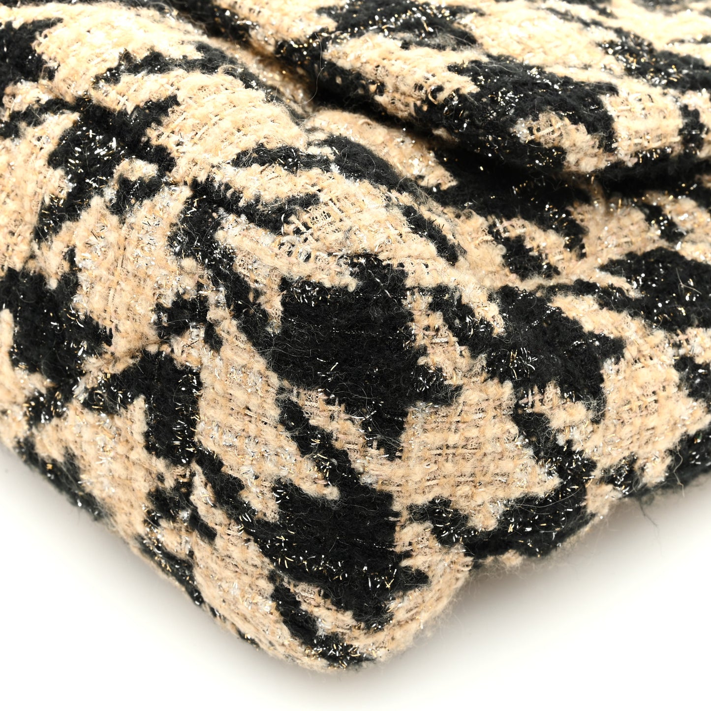 Tweed Maxi Chanel 19 Flap Beige Black