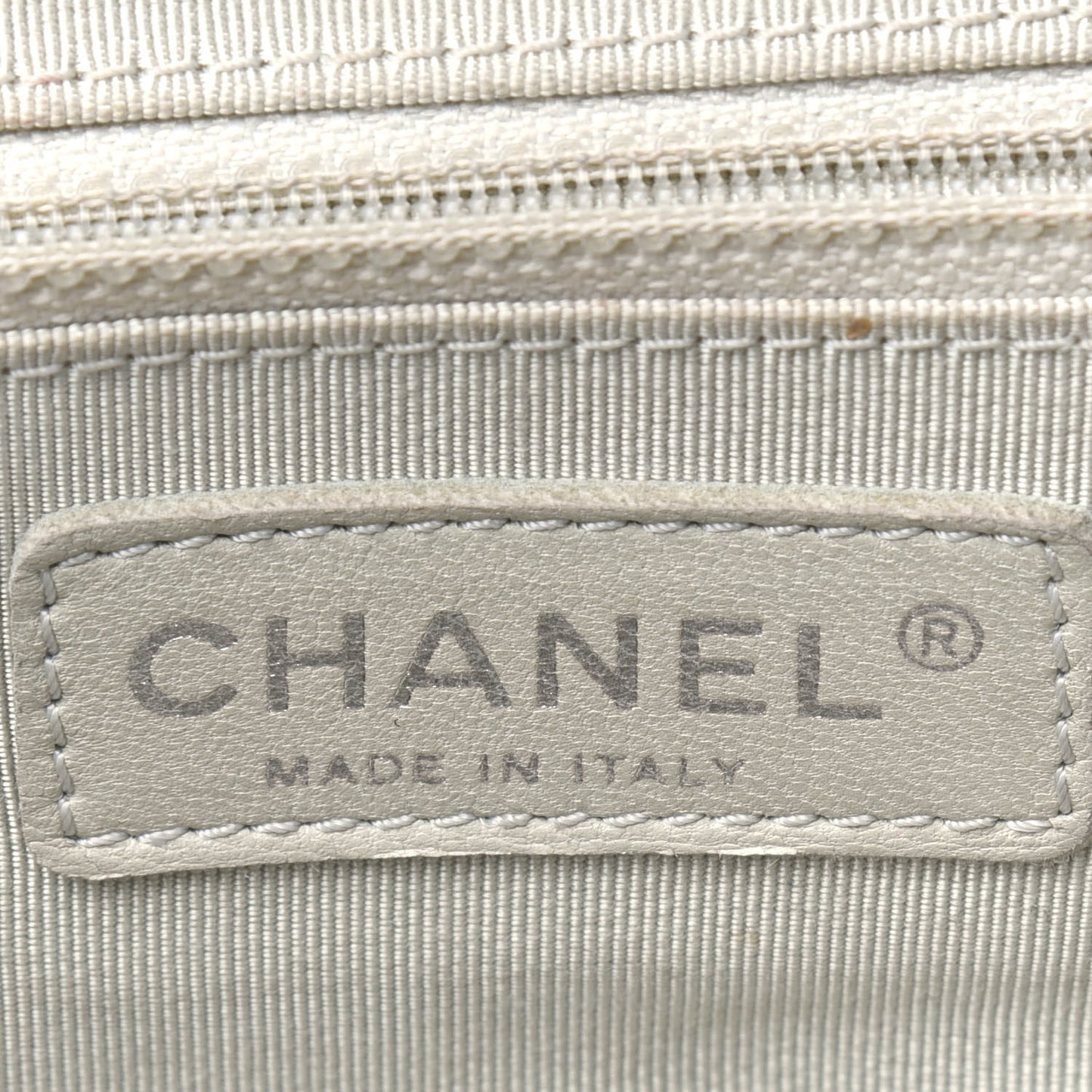 Washed Lambskin Quilted Medium Chain Around Messenger Blue